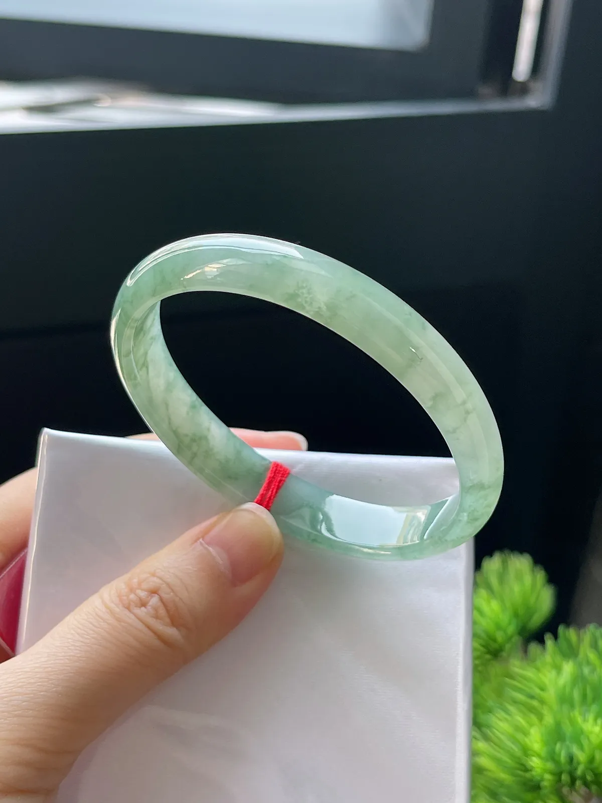 贵妃镯55.4圈口，翡翠冰糯种飘花手镯