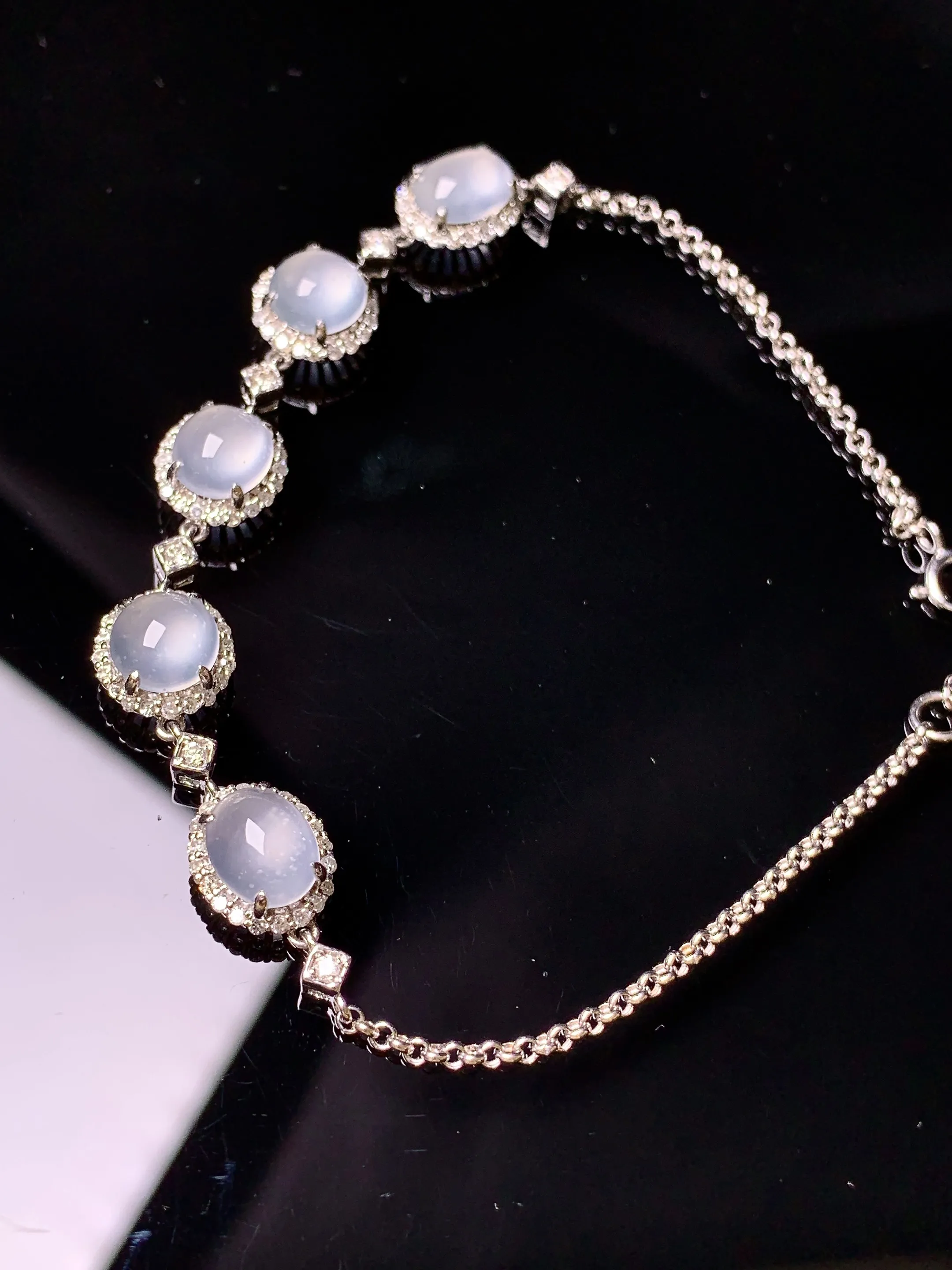 18k金钻镶嵌冰种蛋面手链 玉质细腻 色泽艳丽清新 整体尺寸63*7.6*6.2