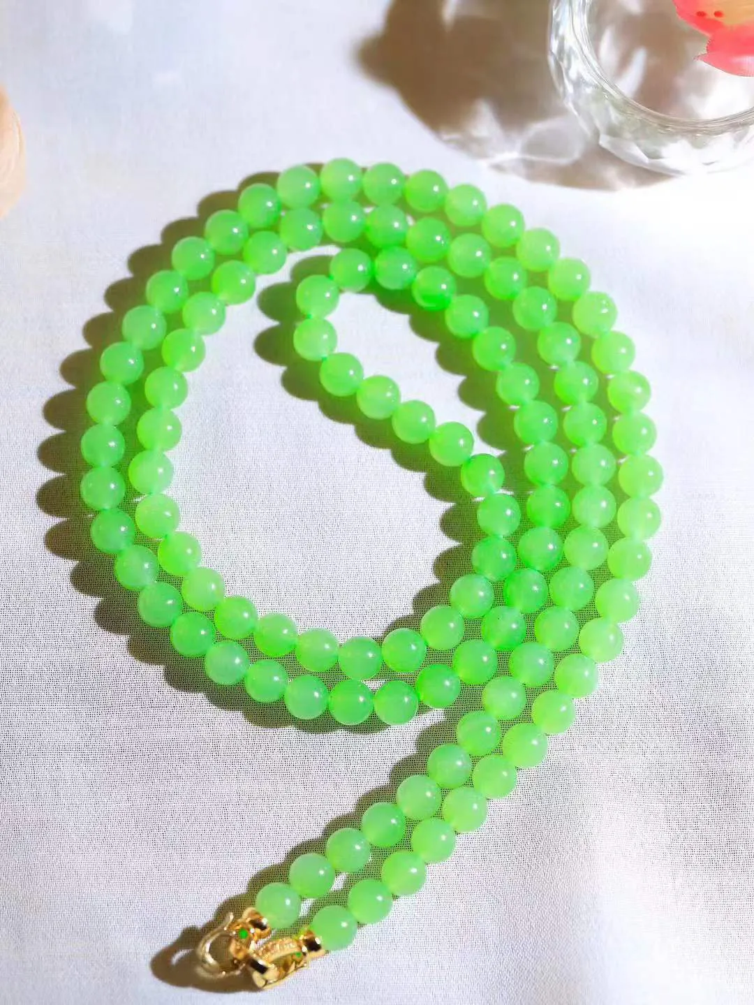 【珠圆玉润.项链】

精品和田玉碧玉珠圆玉润项链 玉质温润细腻  整串打磨圆润，佩戴舒适。珠珠落玉盘，间关莺语花底滑，一生美好时光，无论身在何处，都有它相伴相守。事事顺遂，幸福美满，吉祥如意。重39克 尺寸取一6mm  8920478A