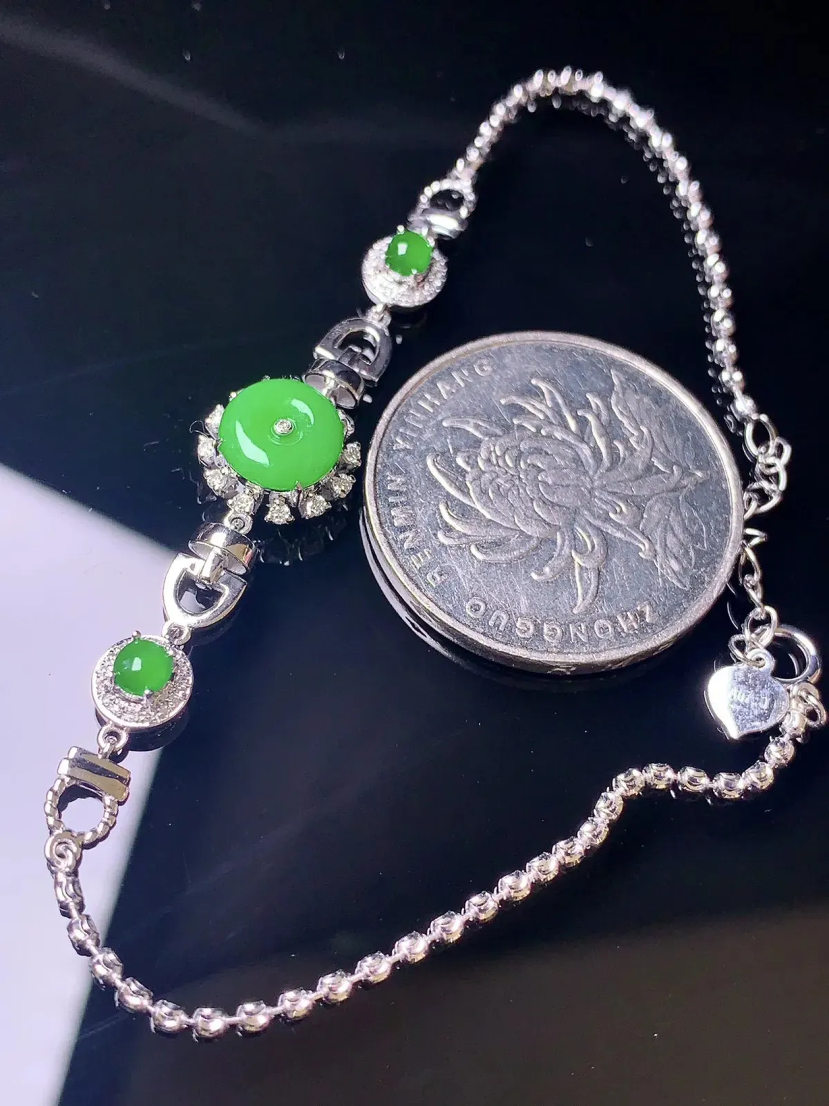 18k金钻镶嵌翠绿平安扣手链 玉质细腻 水润亮眼  整体尺寸57.8*10.1*6.1