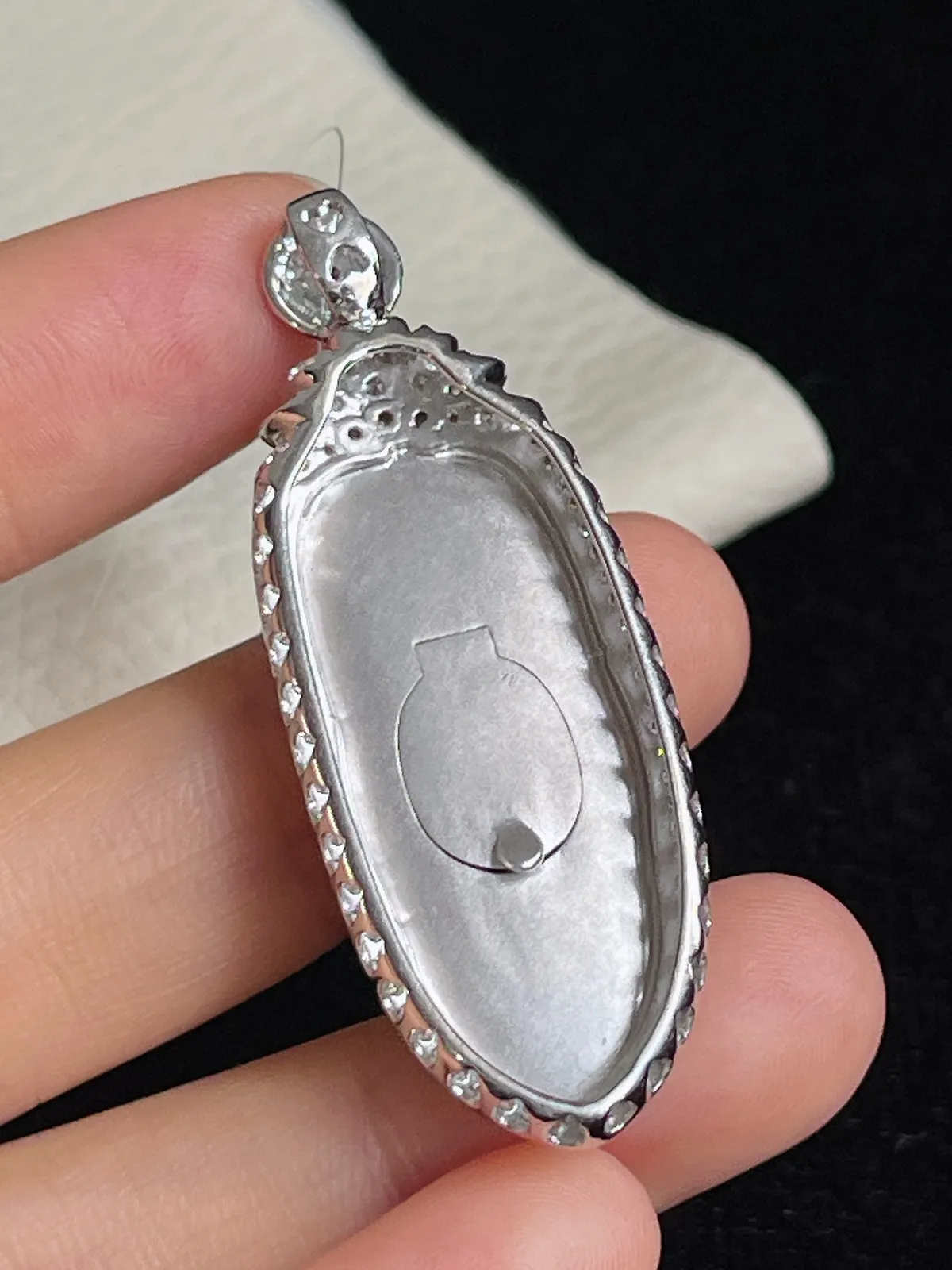 翡翠糯化种满绿挂坠，印记：G18K