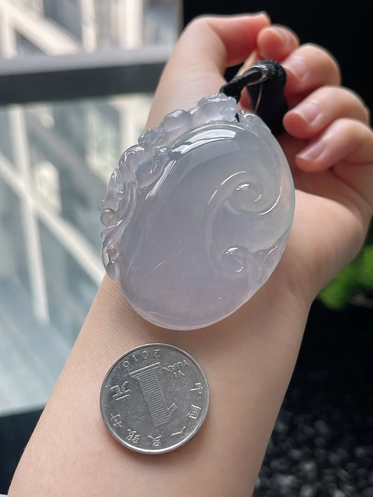 翡翠冰种白色如意挂坠