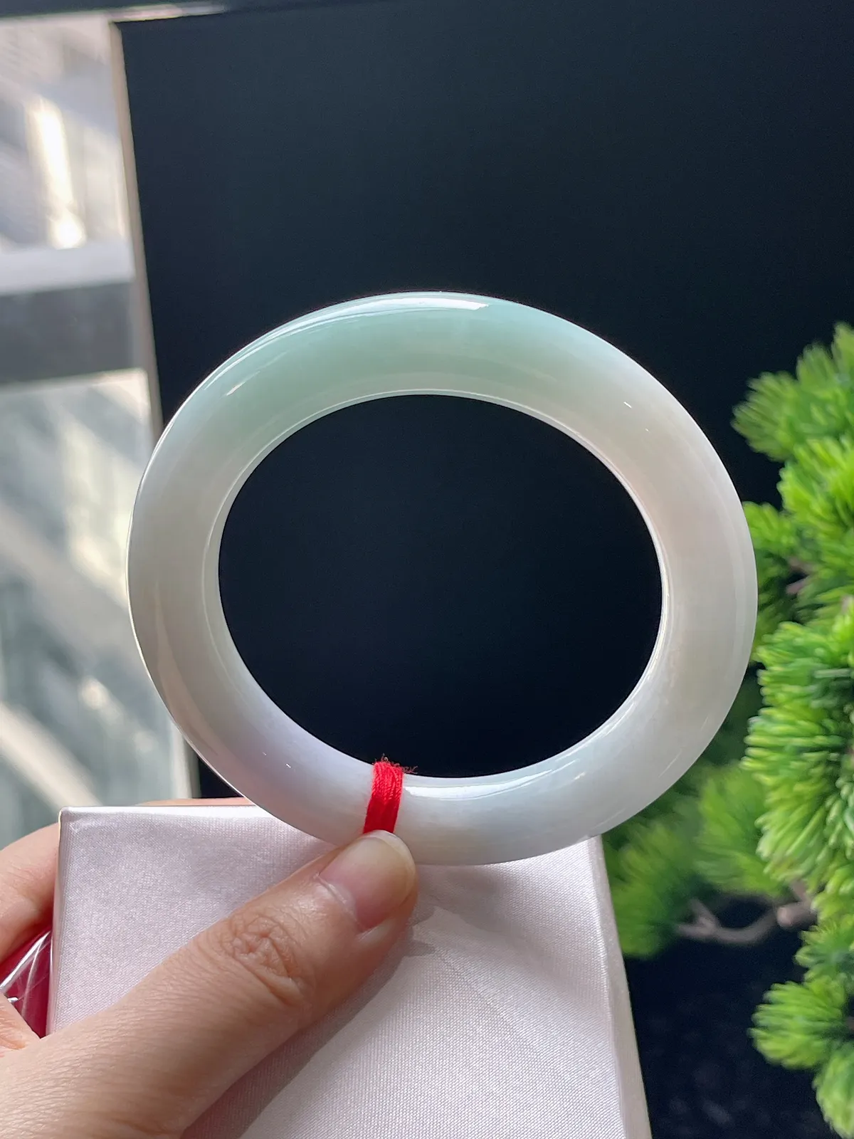 圆条58.8，翡翠糯化淡绿色手镯