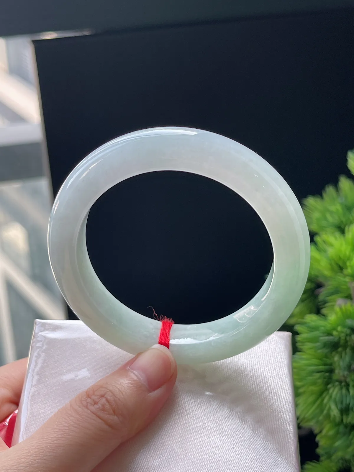 正圈53.2圈口，翡翠糯化种淡绿色手镯