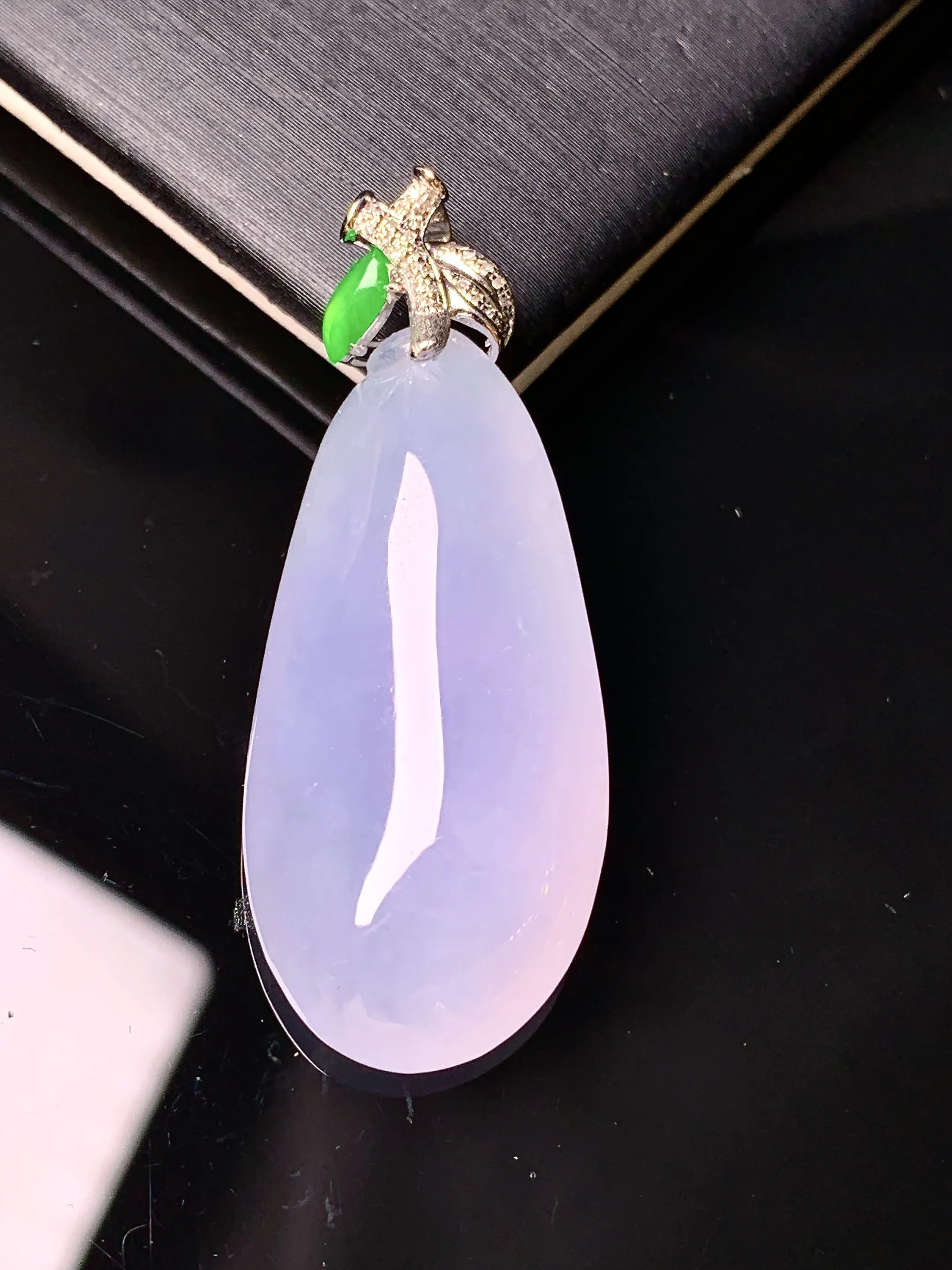 18k金钻镶嵌紫罗兰福瓜吊坠 玉质细腻 色泽艳丽清新 整体尺寸39.8*16*8.8