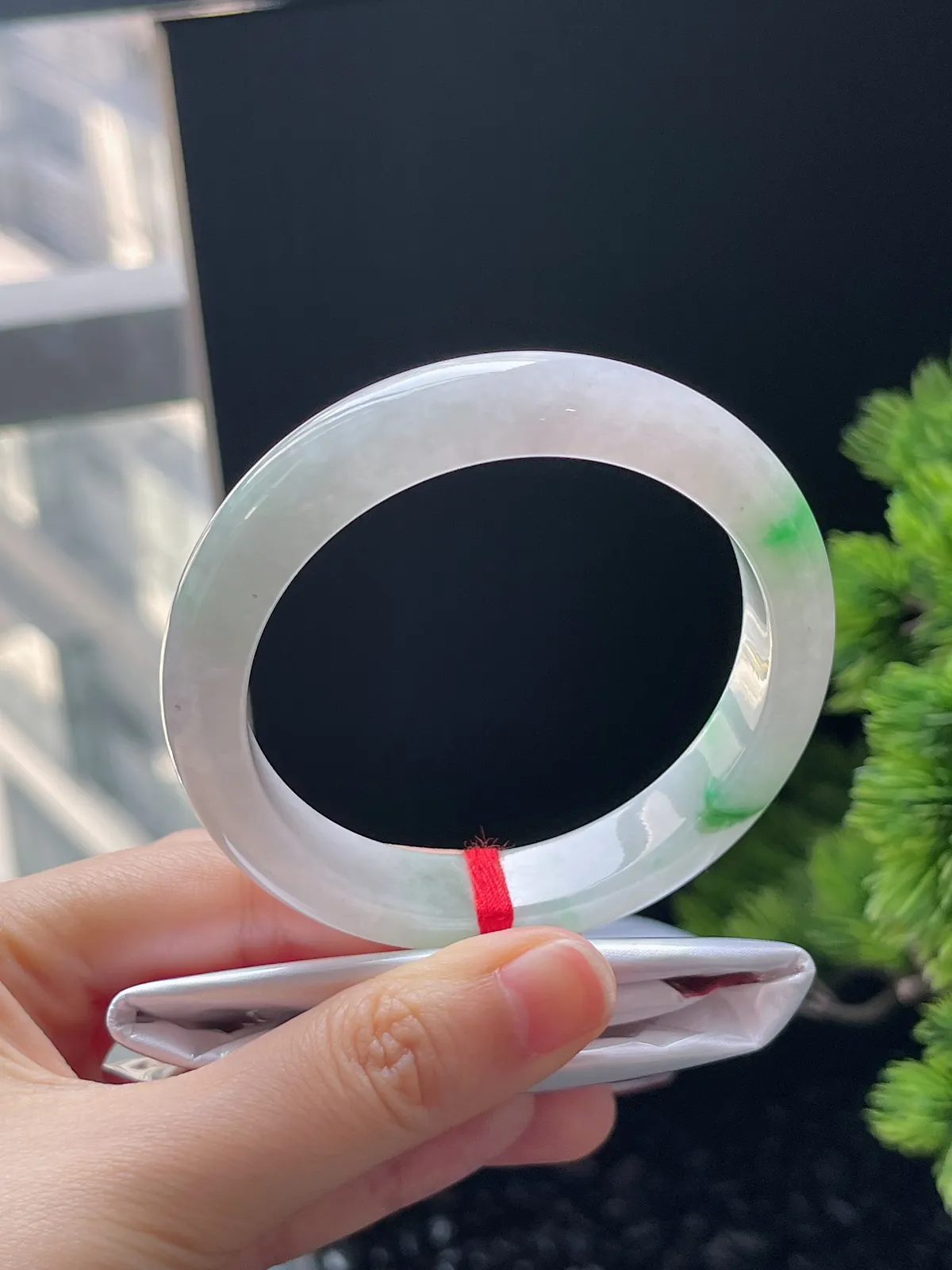 正圈57，翡翠飘绿手镯