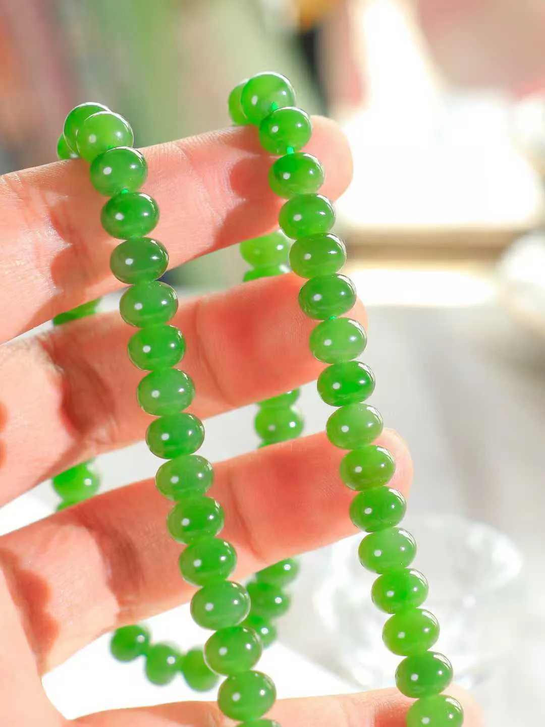 年末清货【算盘珠.挂链】

精品和田玉碧玉108挂链 项链 手链，玉质温润 油性十足 形似算盘珠，静于念间，佛韵在心，轻轻拨动，尘埃落定，浮浮尘世，一念愚即般若绝，一念智即般若生。重69.2克  尺寸取一5.8-7.8mm   66301143O