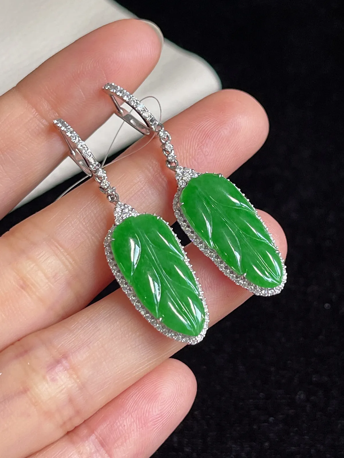 18k金翡翠糯化种满绿耳坠