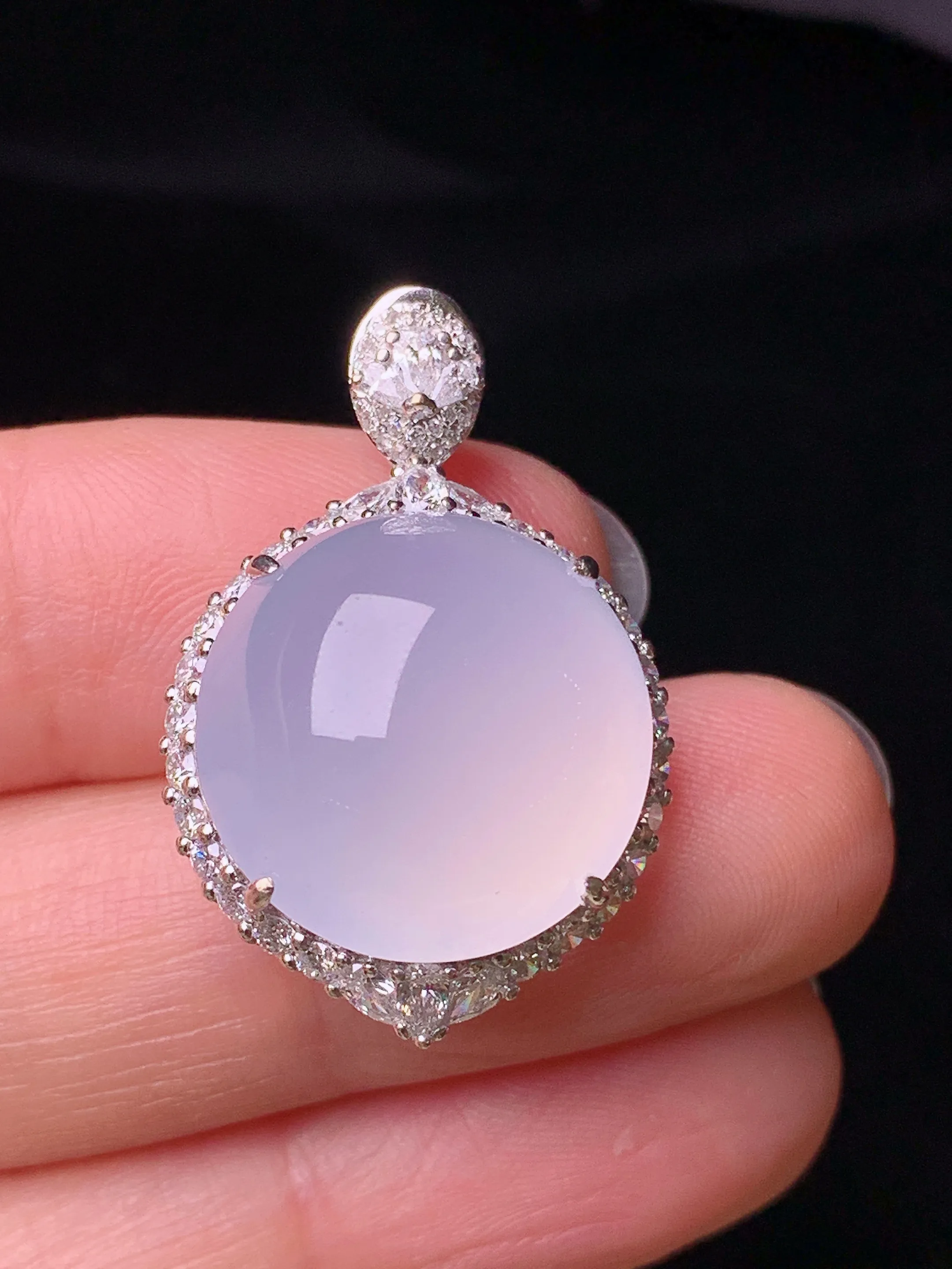 18k金钻镶嵌冰种蛋面戒指吊坠两用款 玉质细腻 圈口14.5 色泽艳丽清新 整体尺寸29.8*19.5*14.5