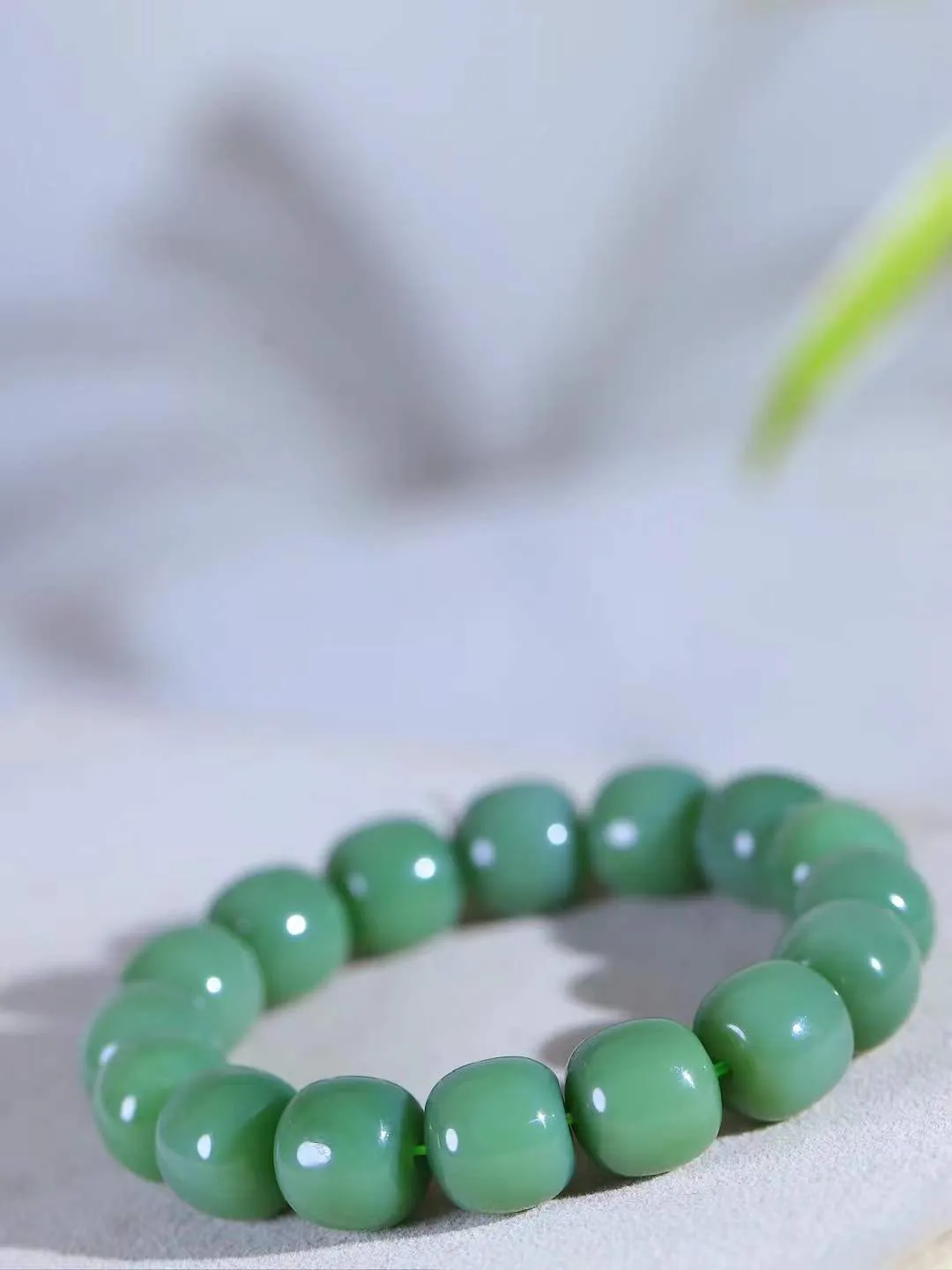 （老型珠.手串）

精品️和田玉碧玉老型珠手串，也可做手持，玉质细腻油润 饱满光滑 质朴无华，悠