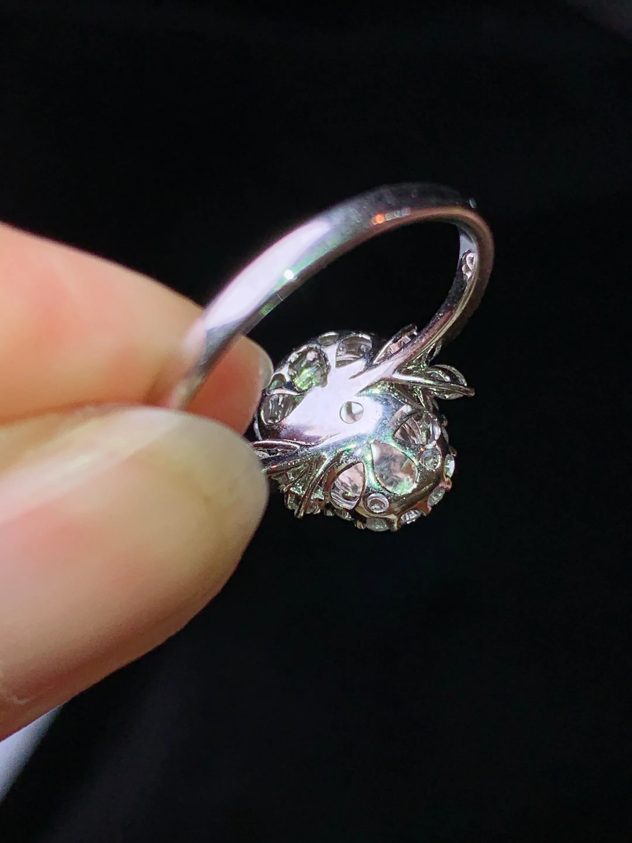 18k金钻镶嵌翠绿葫芦戒指 玉质细腻 色泽艳丽清新 圈口14.5 整体尺寸11.6*12*7