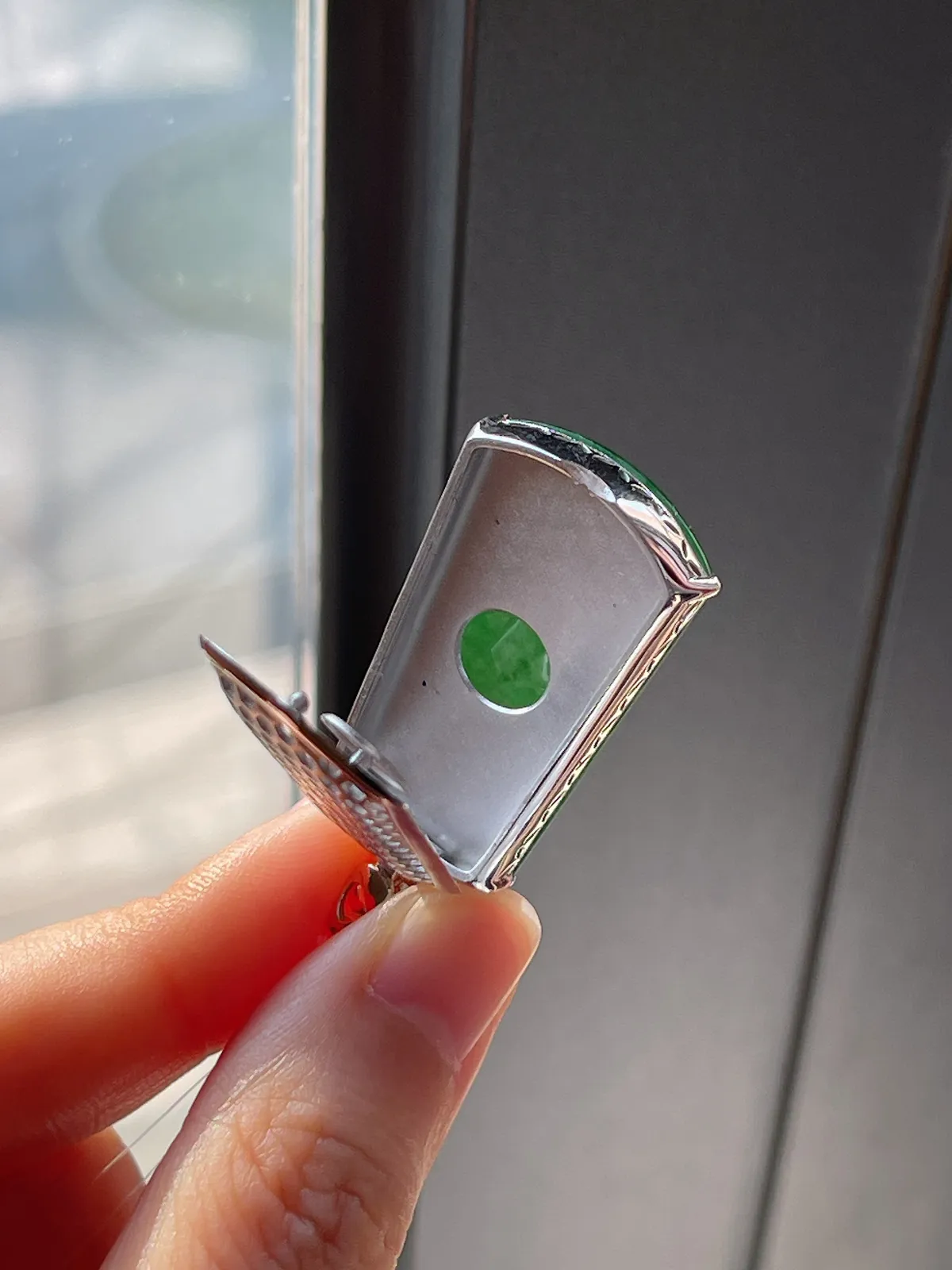 18k金翡翠冰糯种绿色无事牌吊坠