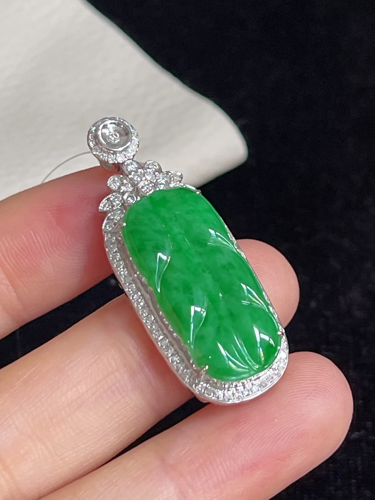 翡翠糯化种满绿挂坠，印记：G18K