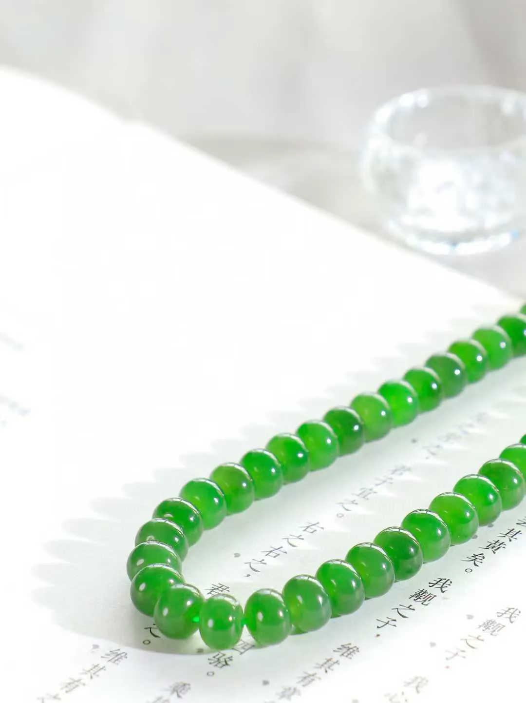 年末清货【算盘珠.挂链】

精品和田玉碧玉108挂链 项链 手链，玉质温润 油性十足 形似算盘珠，静于念间，佛韵在心，轻轻拨动，尘埃落定，浮浮尘世，一念愚即般若绝，一念智即般若生。重69.2克  尺寸取一5.8-7.8mm   66301143O