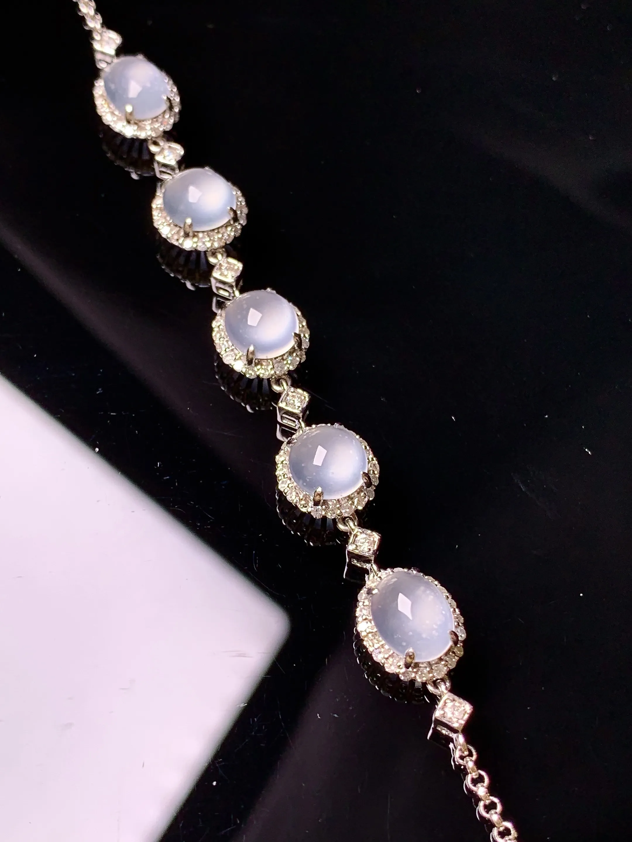 18k金钻镶嵌冰种蛋面手链 玉质细腻 色泽艳丽清新 整体尺寸63*7.6*6.2