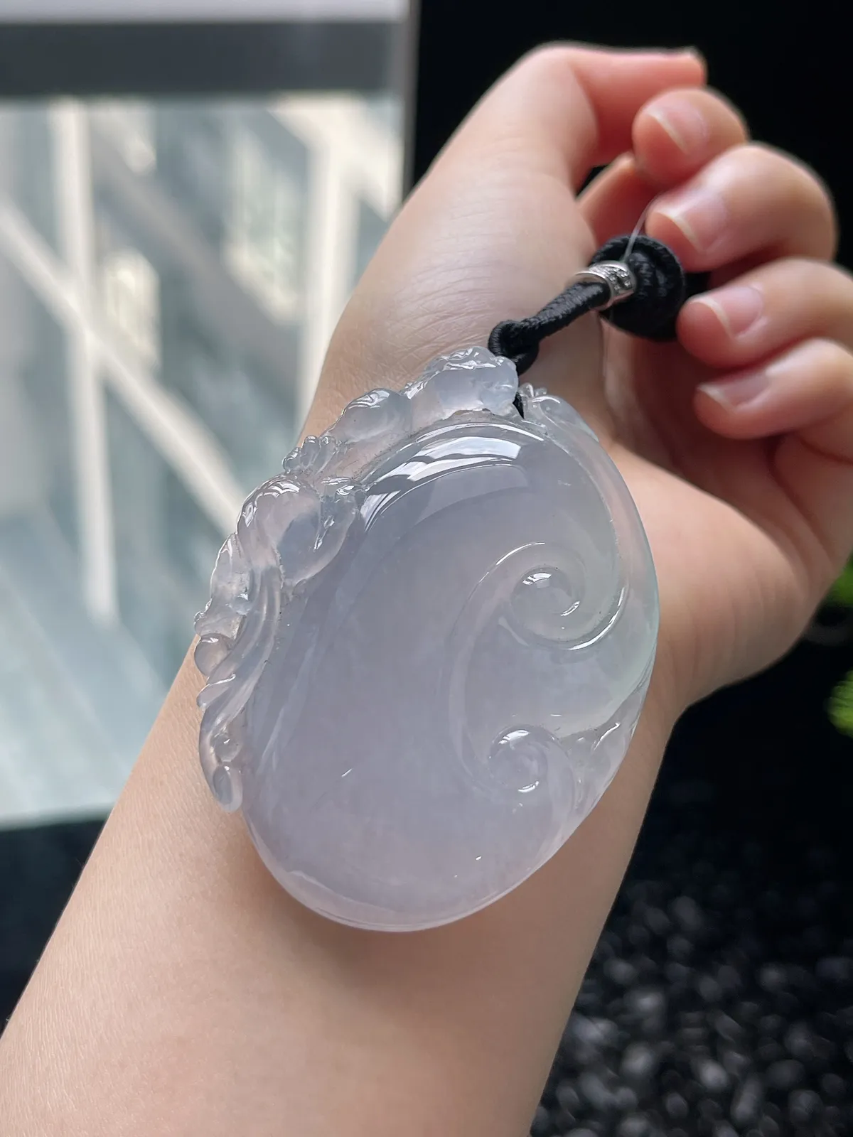 翡翠冰种白色如意挂坠