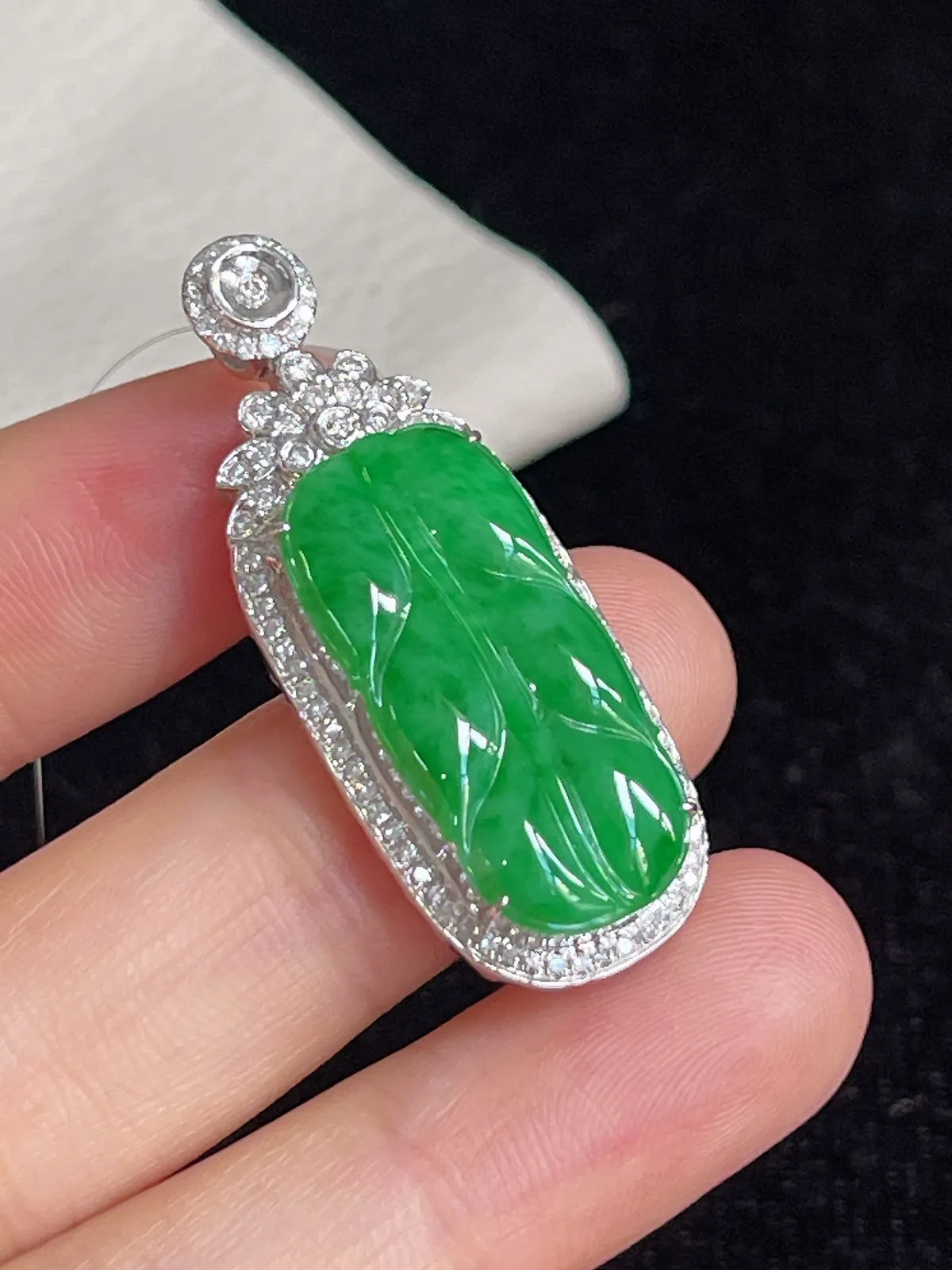 翡翠糯化种满绿挂坠，印记：G18K