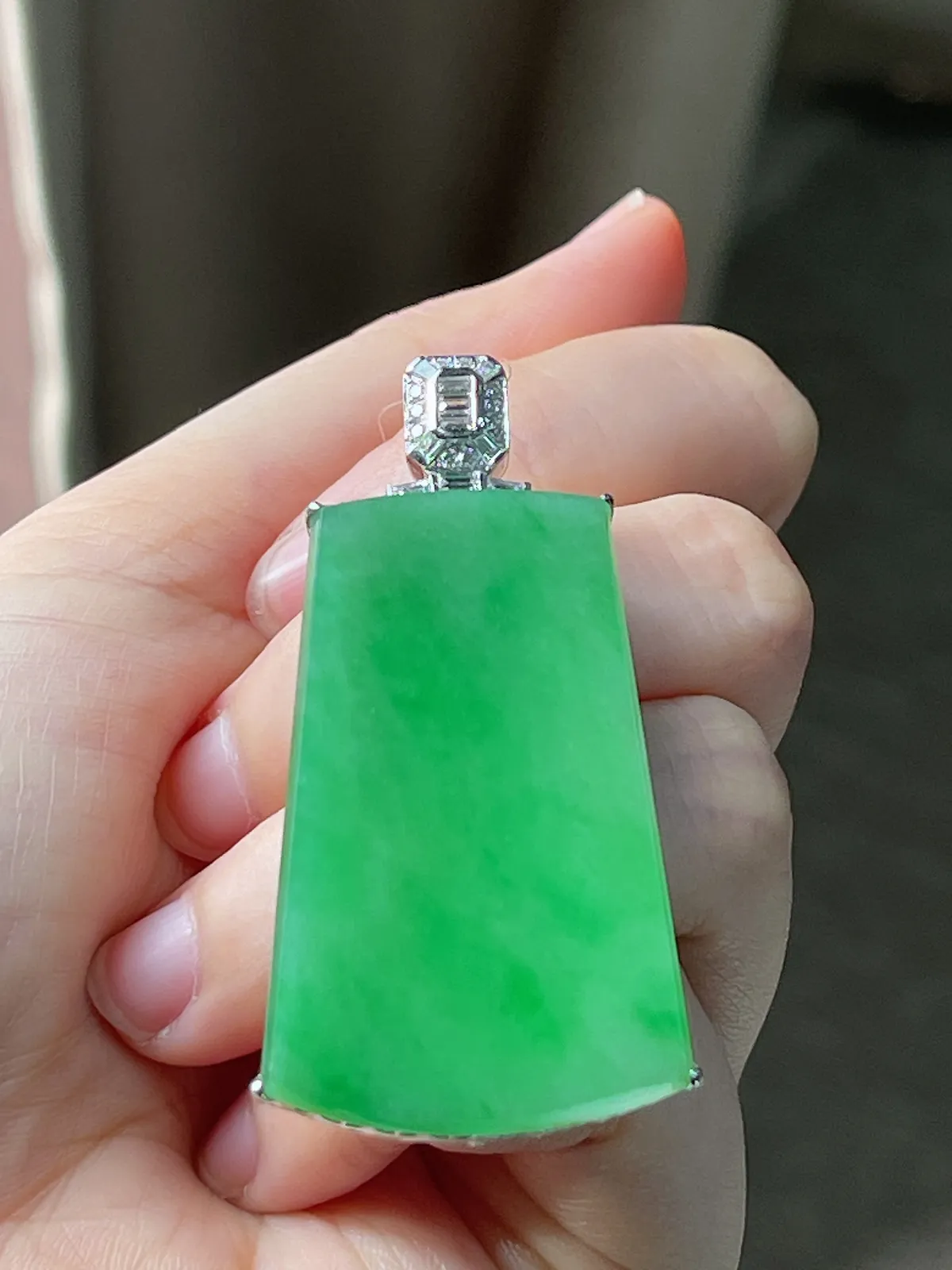 18k金翡翠冰糯种满绿无事牌吊坠