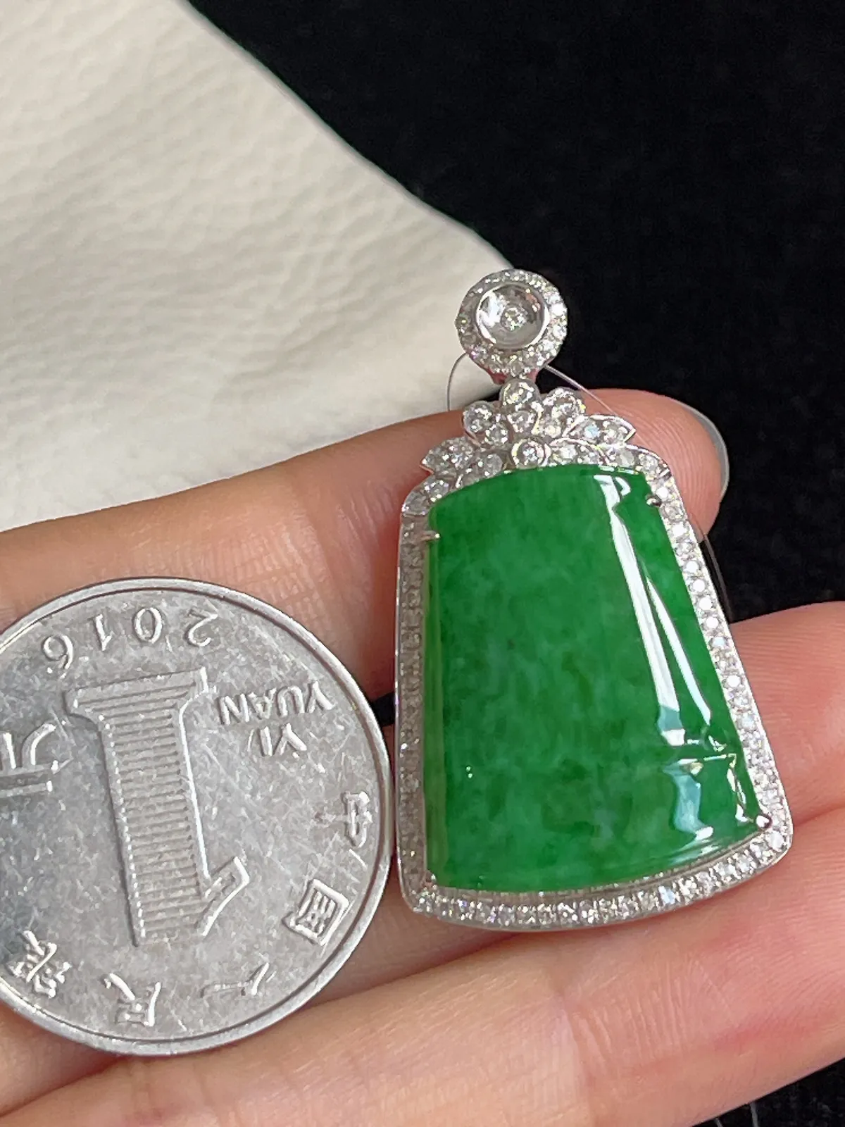 翡翠糯化种绿色节节高升竹节吊坠，印记：G18K,伴钻石