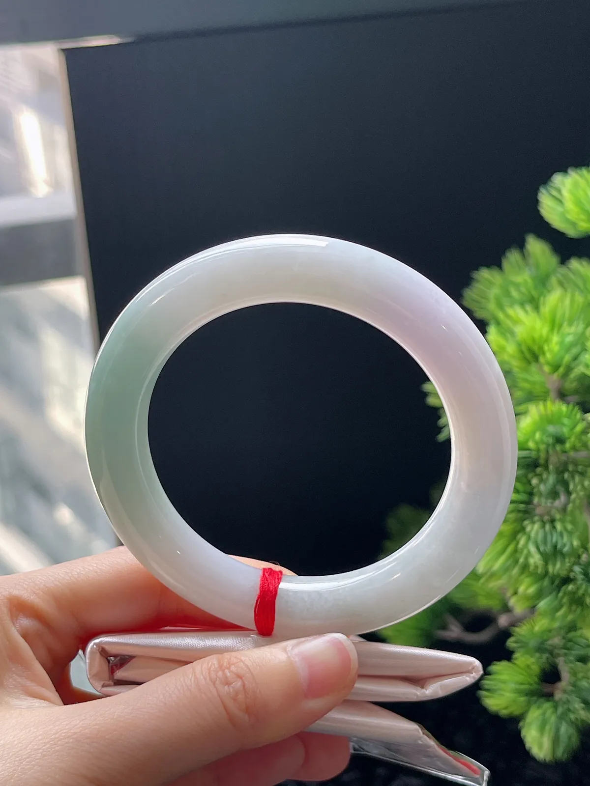 圆条58.8，翡翠糯化淡绿色手镯