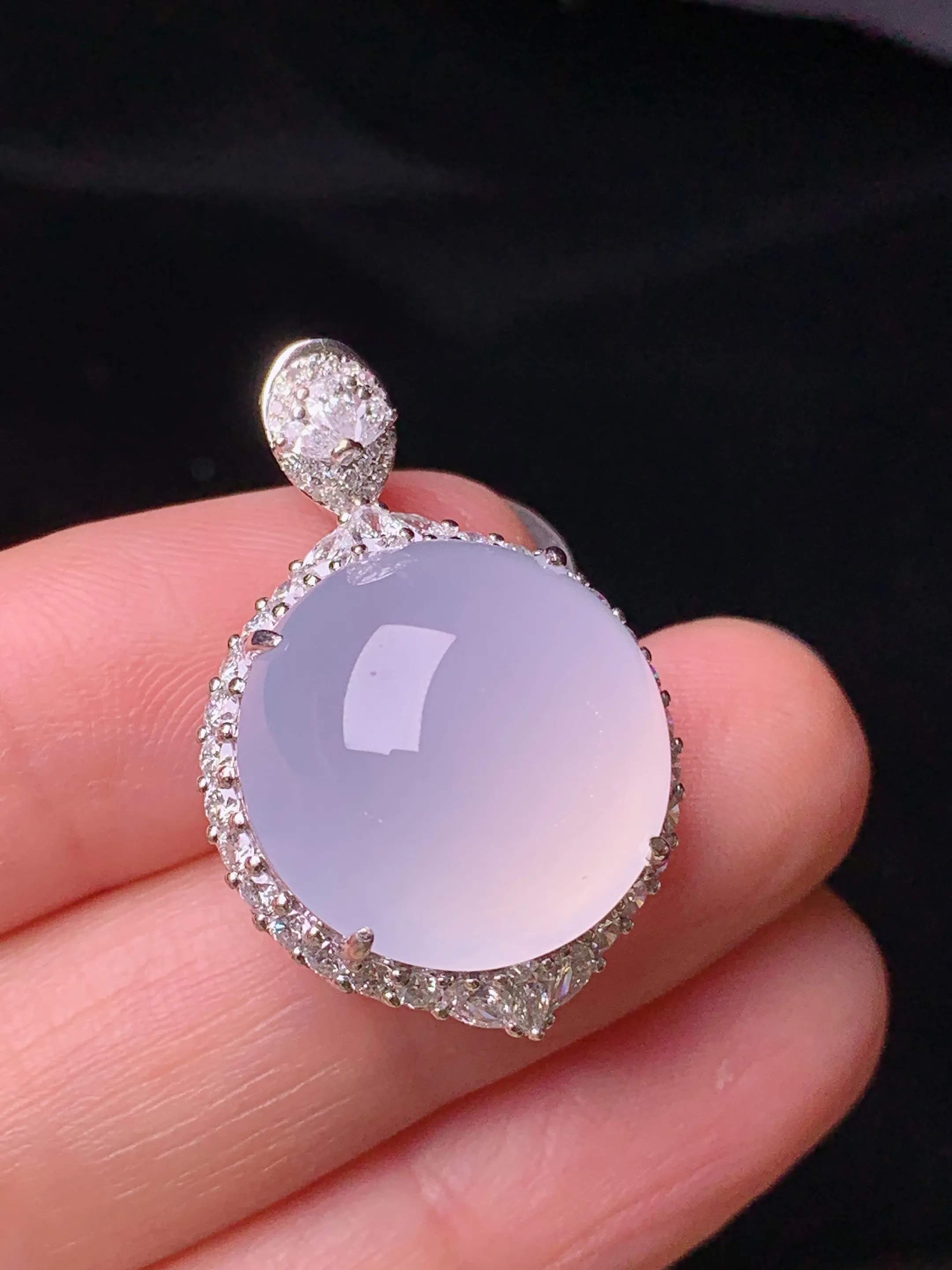 18k金钻镶嵌冰种蛋面戒指吊坠两用款 玉质细腻 圈口14.5 色泽艳丽清新 整体尺寸29.8*19.5*14.5