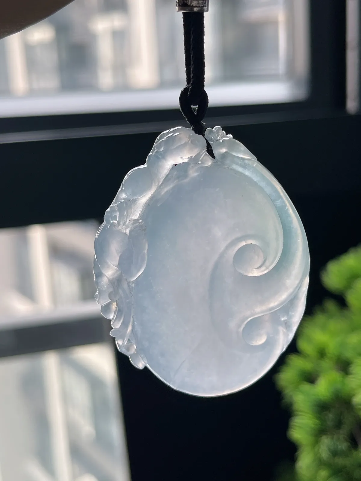 翡翠冰种白色如意挂坠