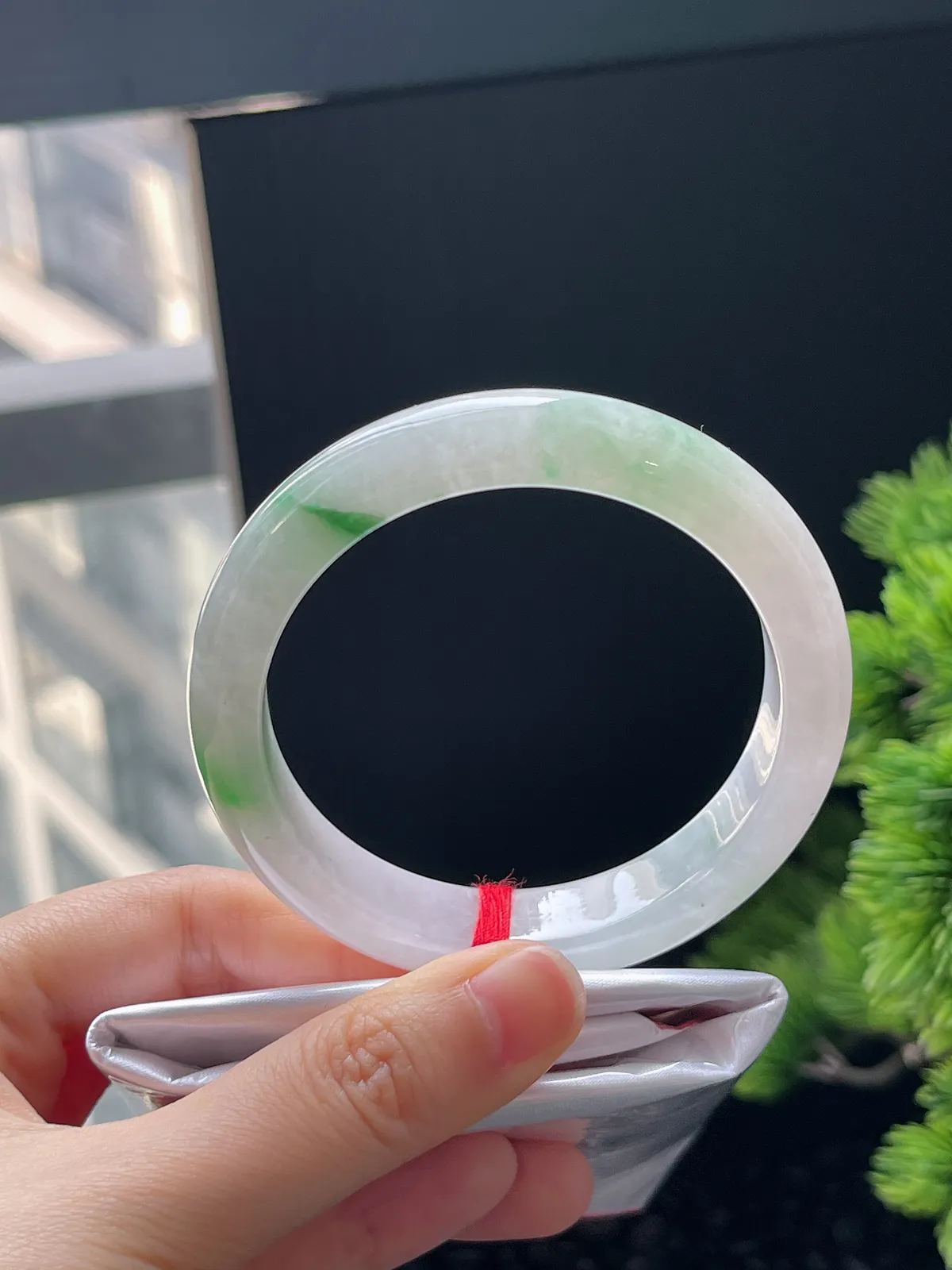 正圈57，翡翠飘绿手镯