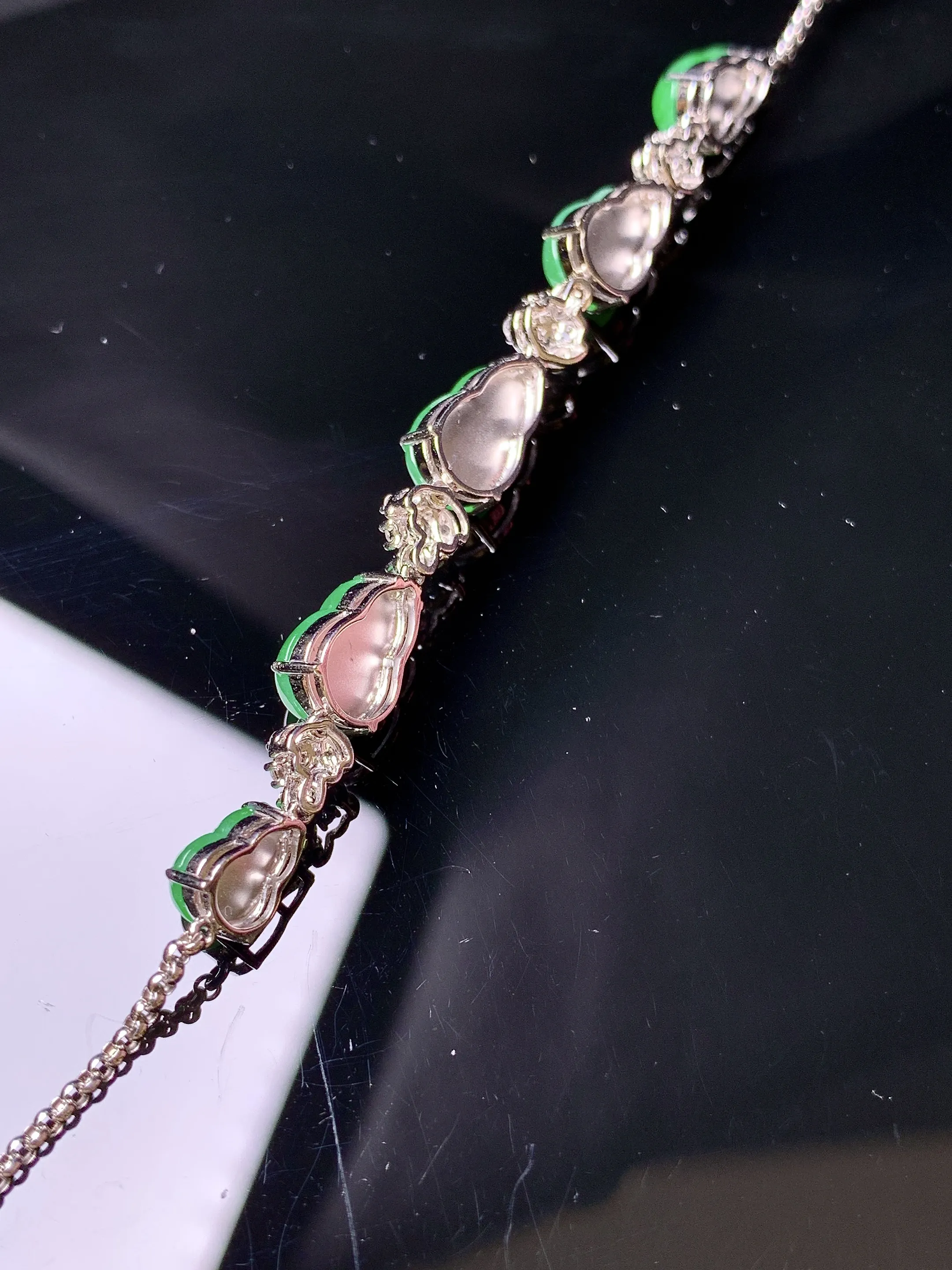 18k金钻镶嵌翠绿葫芦手链 玉质细腻 色泽艳丽清新 整体尺寸69.2*6.5*5