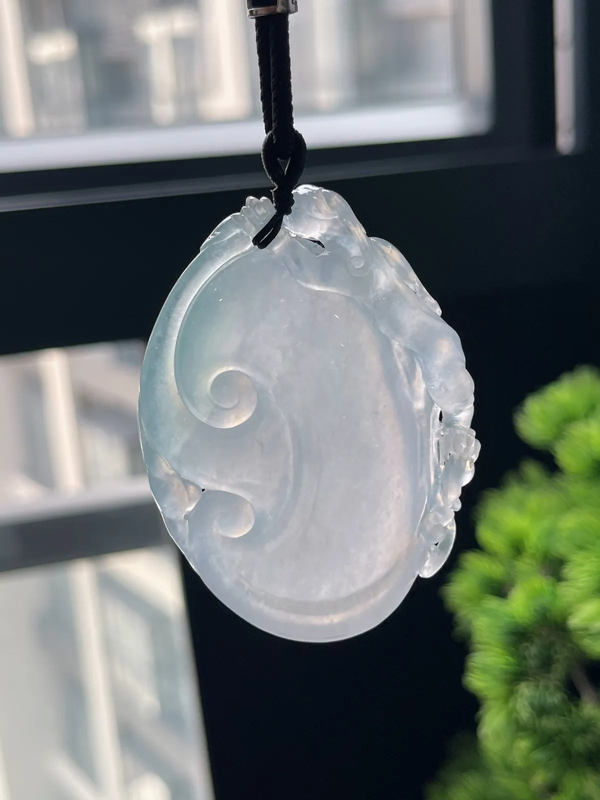 翡翠冰种白色如意挂坠