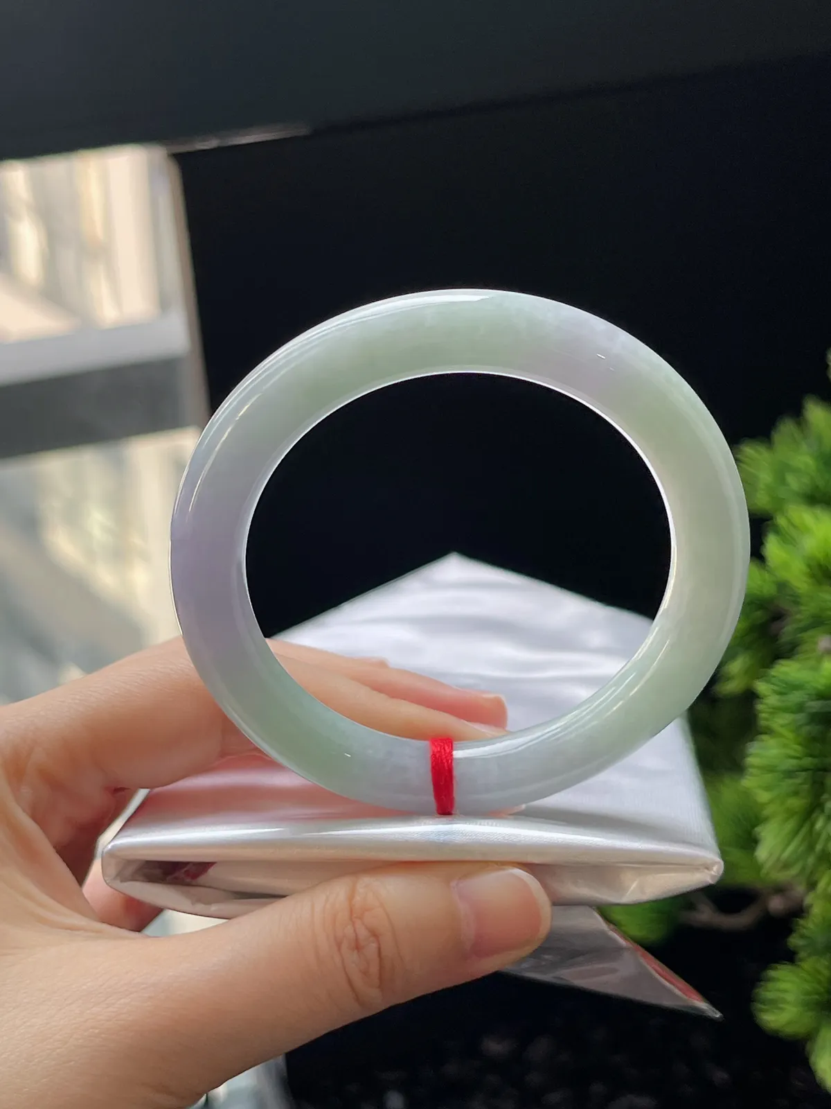 圆镯54圈口，翡翠糯化种春带彩手镯