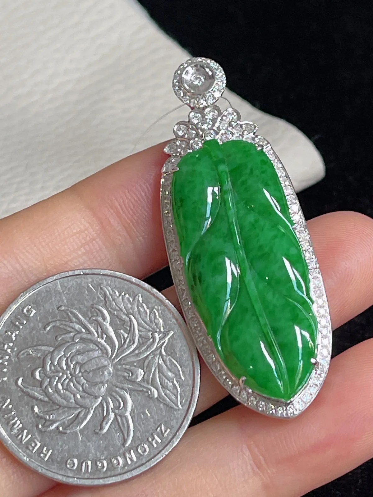 翡翠糯化种满绿挂坠，印记：G18K