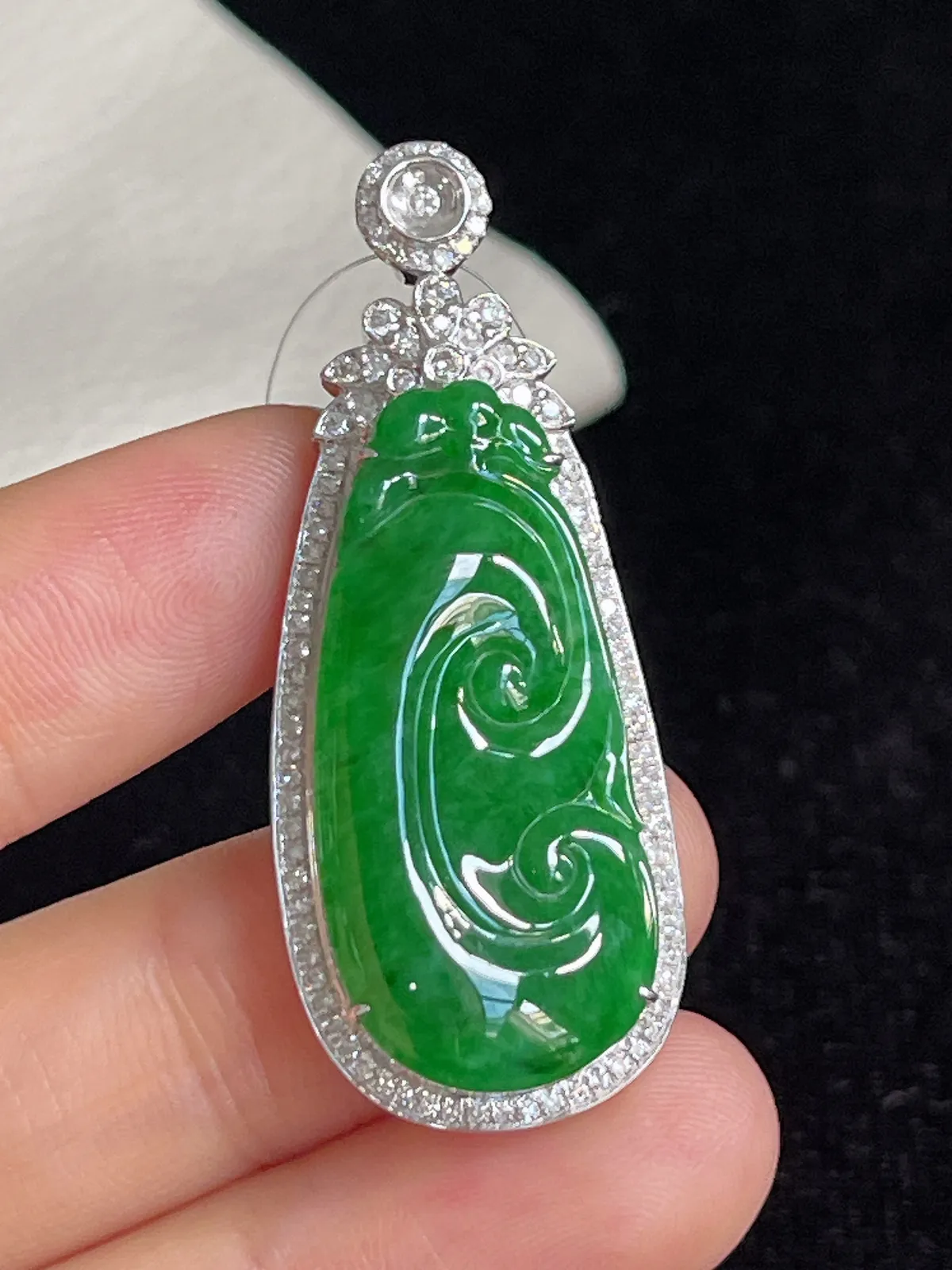 翡翠糯化种绿色如意，印记：G18K,伴钻石