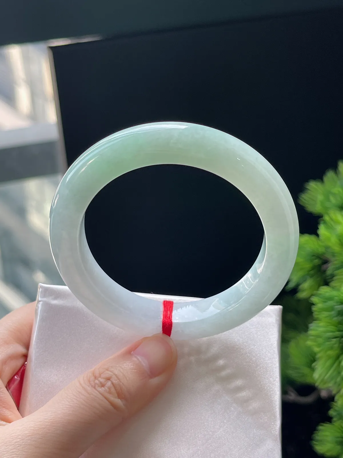 正圈53.2圈口，翡翠糯化种淡绿色手镯