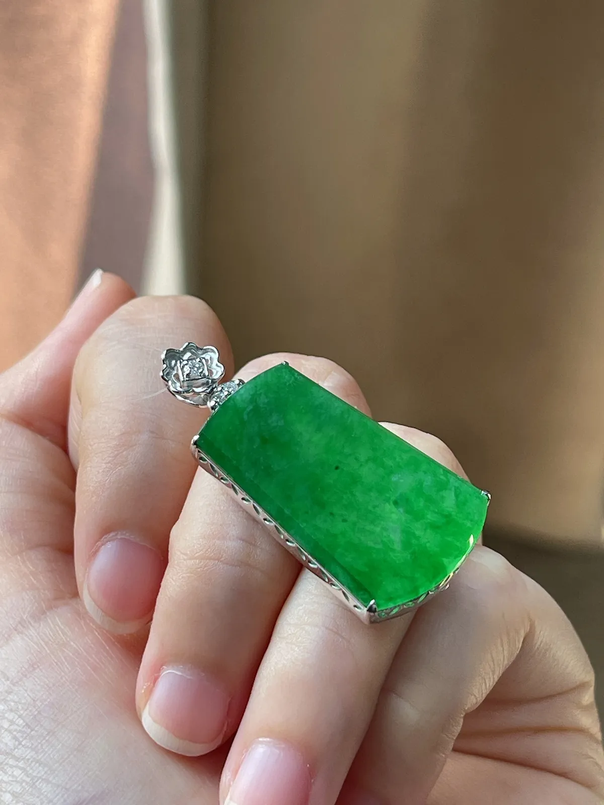 18k金翡翠冰糯种绿色无事牌吊坠