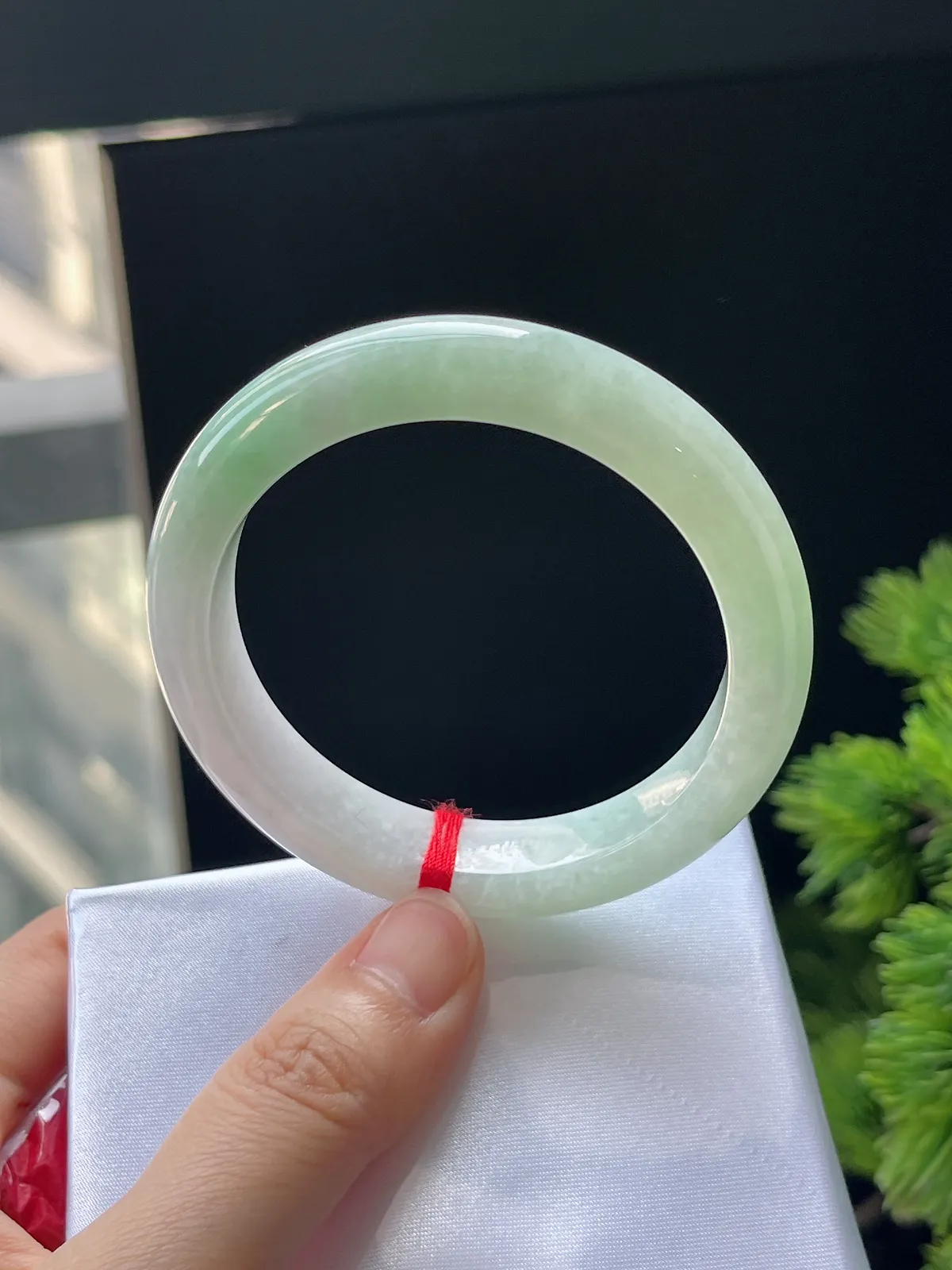 正圈51.6，翡翠糯化种浅绿色手镯