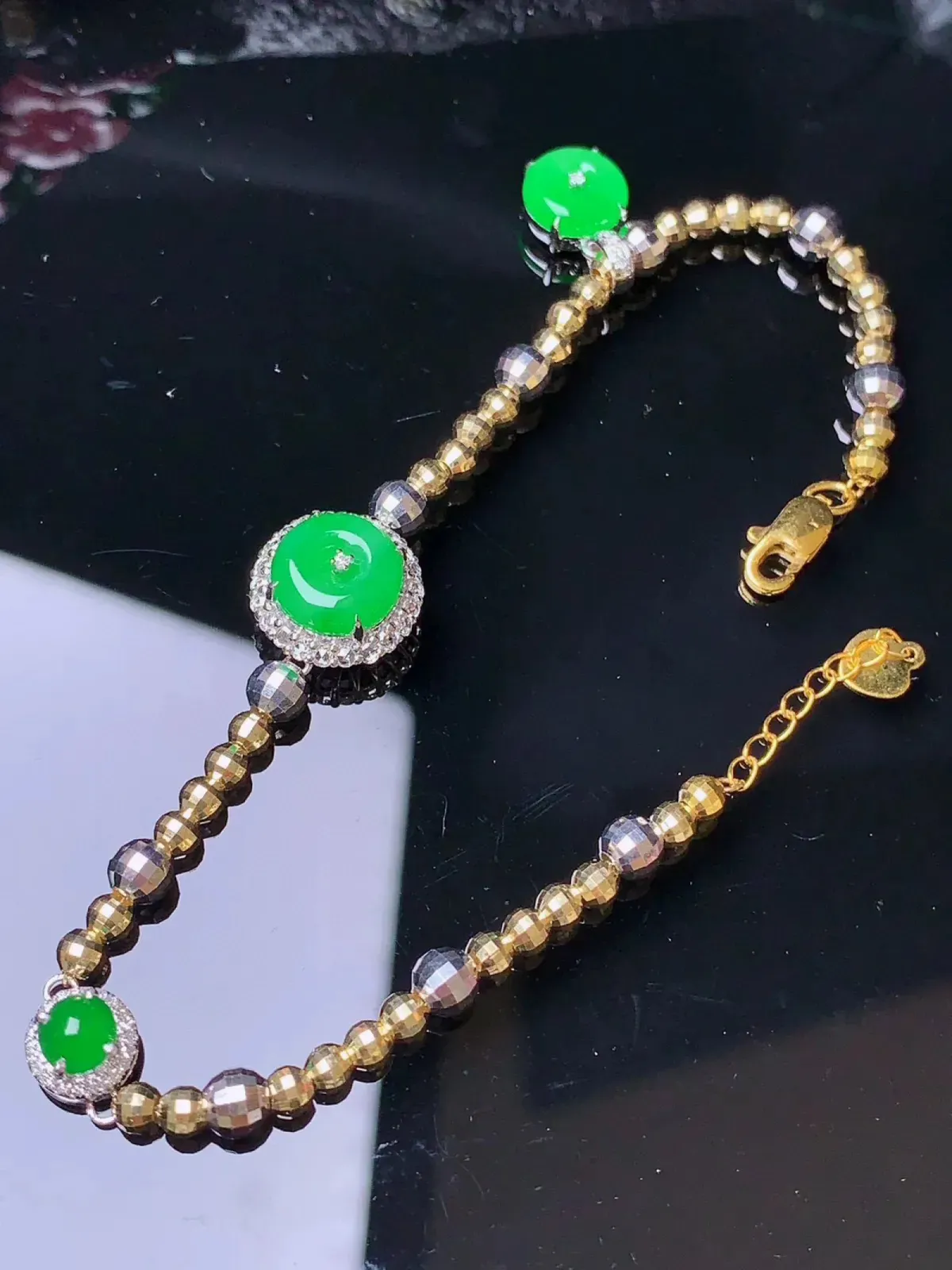 18k金钻镶嵌翠绿平安扣手链 玉质细腻 色泽清新艳丽 裸石尺寸8.3*2.5