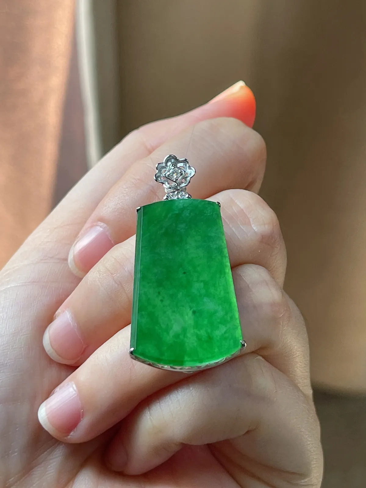 18k金翡翠冰糯种绿色无事牌吊坠