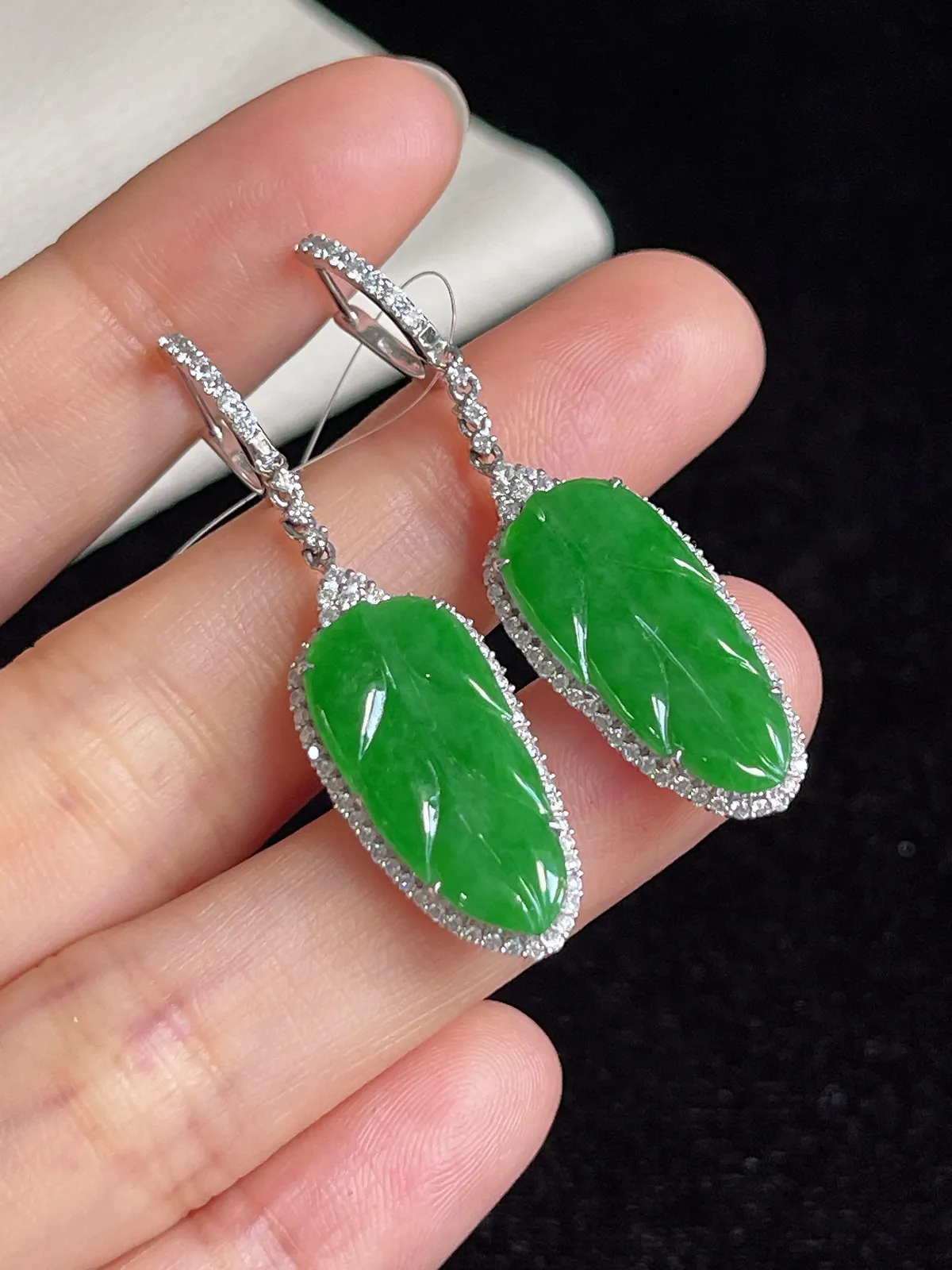 18k金翡翠糯化种满绿耳坠