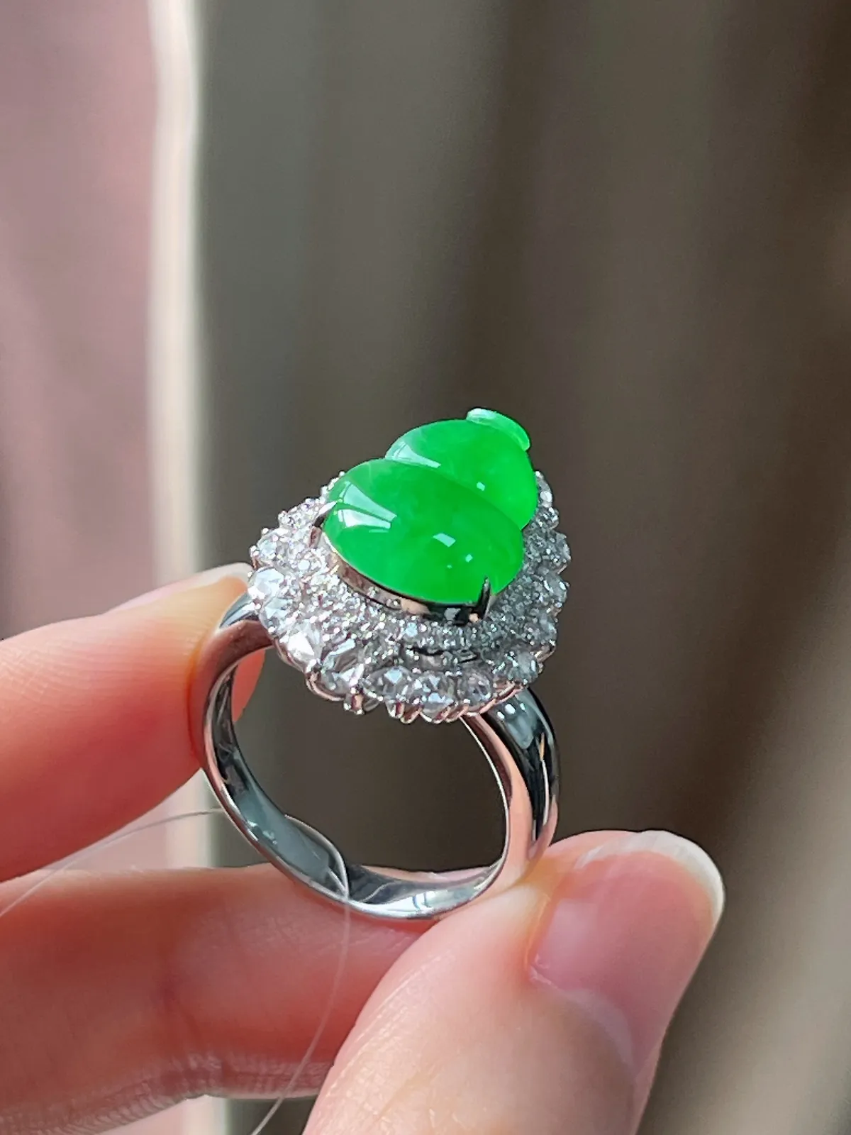 18k金翡翠满绿戒指