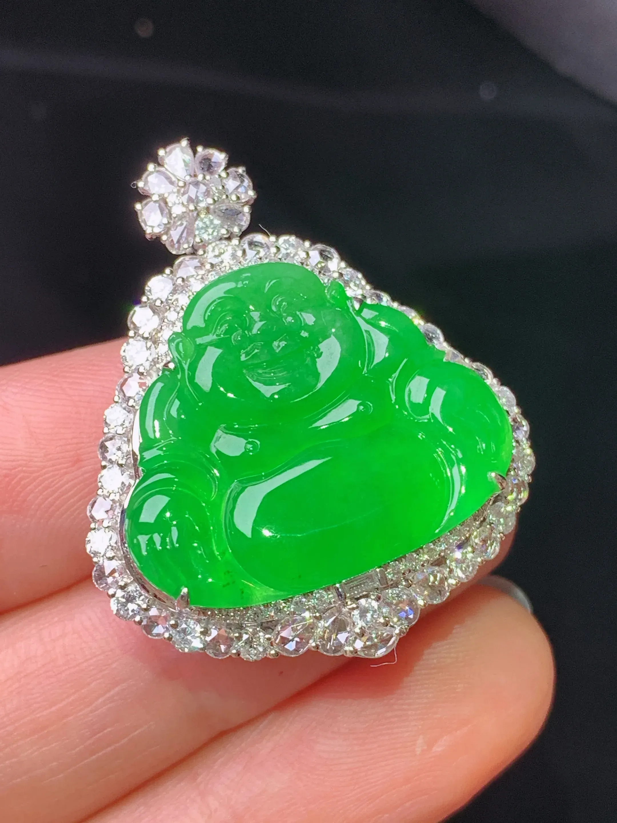 18k金钻镶嵌满绿佛公吊坠 玉质细腻 色泽艳丽清新 整体尺寸33.6*27.5*10