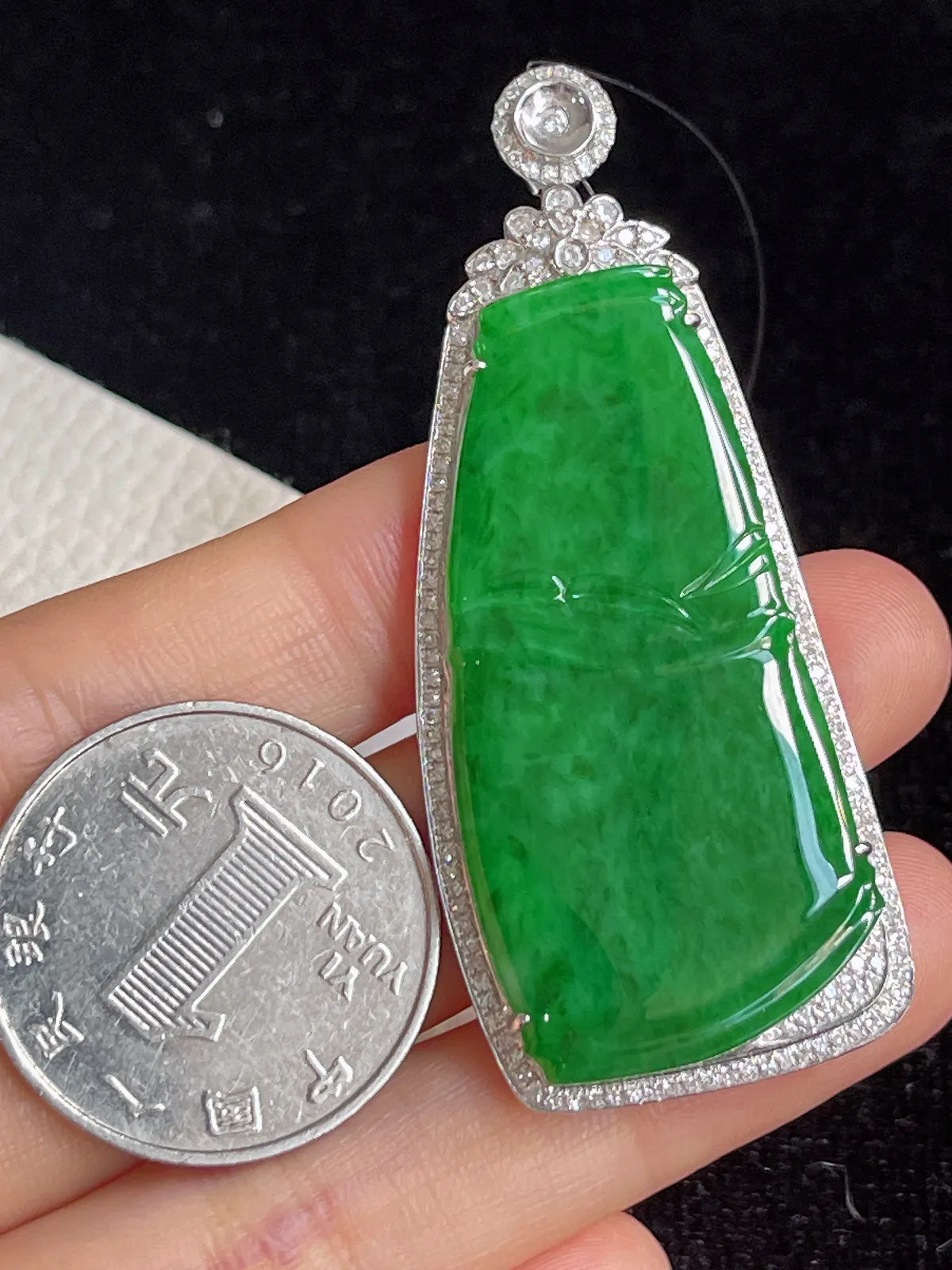 翡翠糯化种绿色节节高，印记：G18K,伴钻石