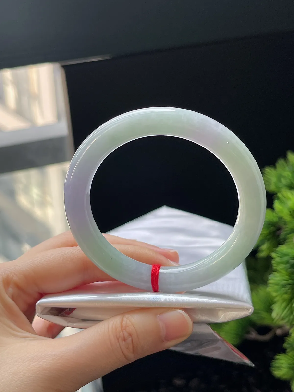 圆镯54圈口，翡翠糯化种春带彩手镯