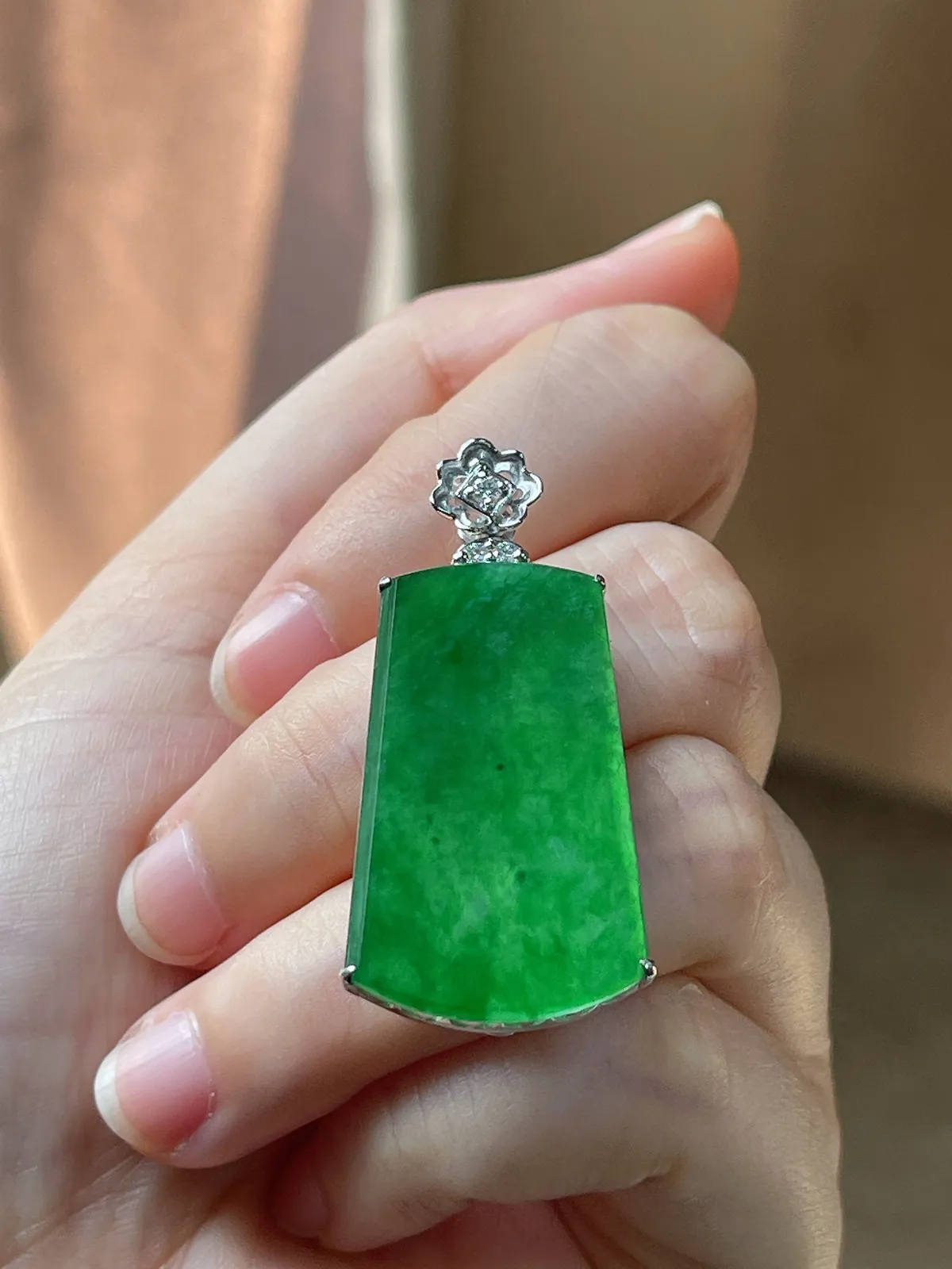 18k金翡翠冰糯种绿色无事牌吊坠