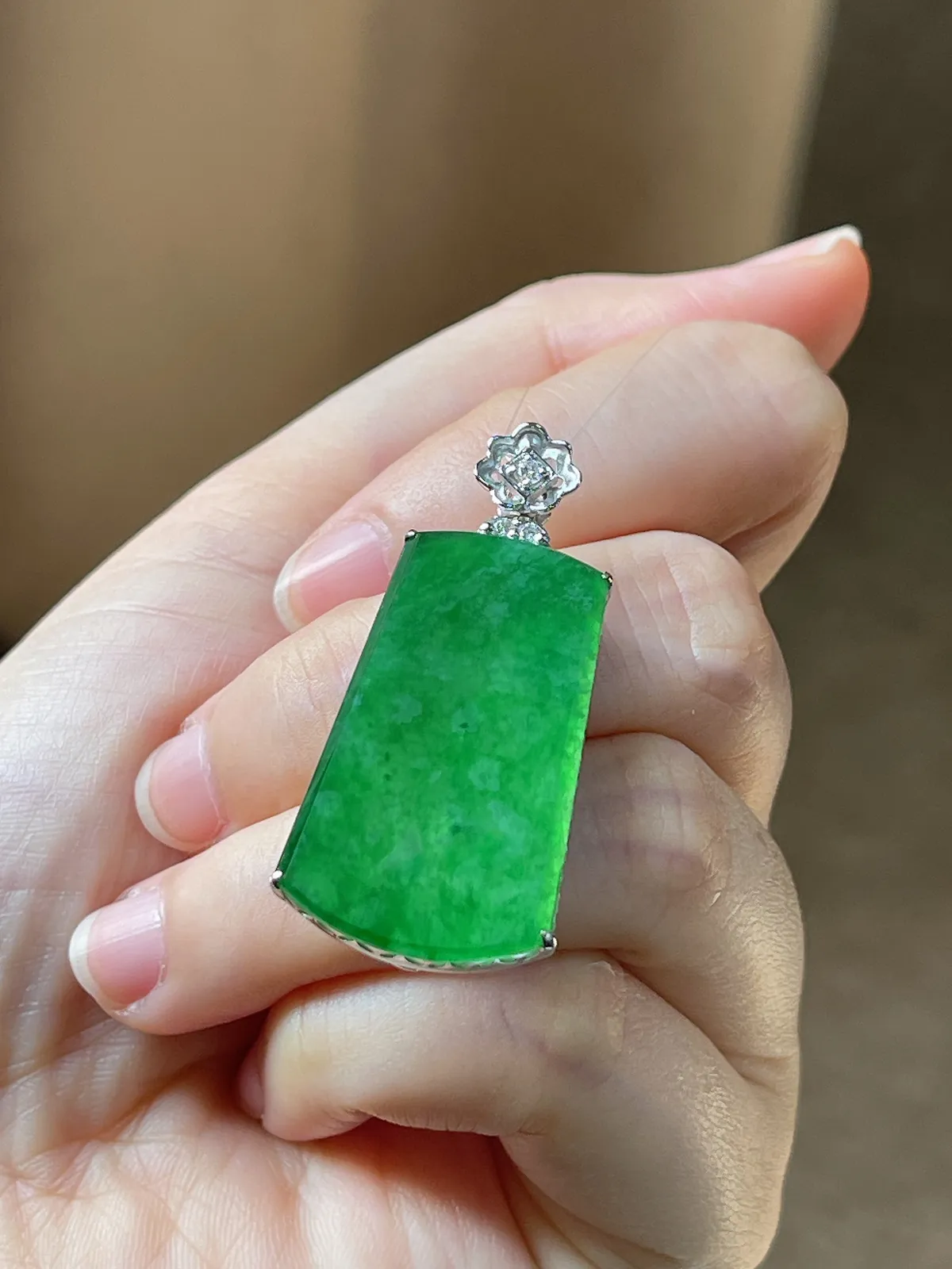 18k金翡翠冰糯种绿色无事牌吊坠