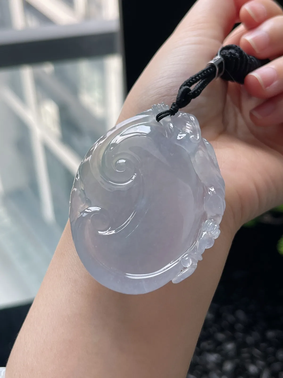 翡翠冰种白色如意挂坠