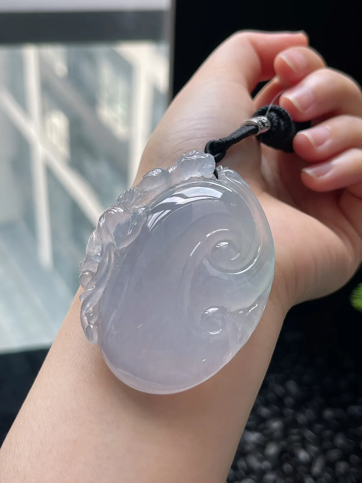 翡翠冰种白色如意挂坠