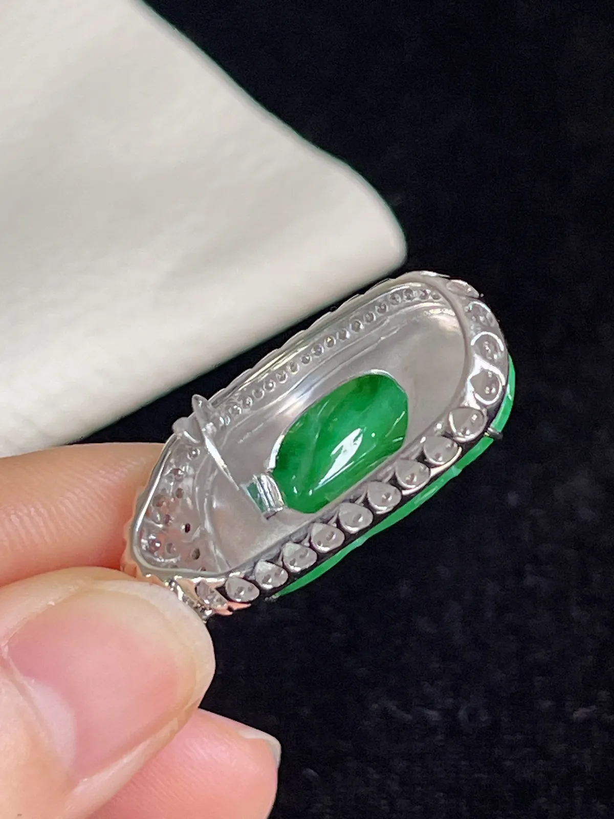 翡翠糯化种满绿挂坠，印记：G18K