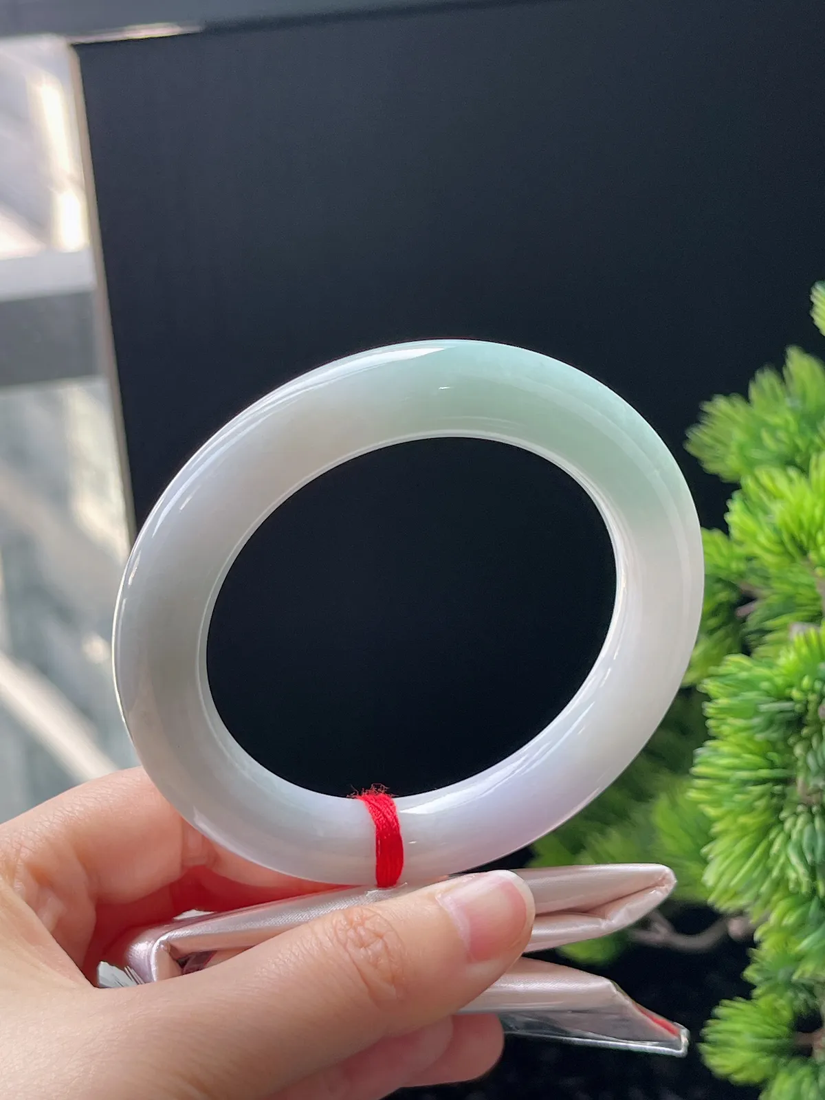 圆条58.8，翡翠糯化淡绿色手镯