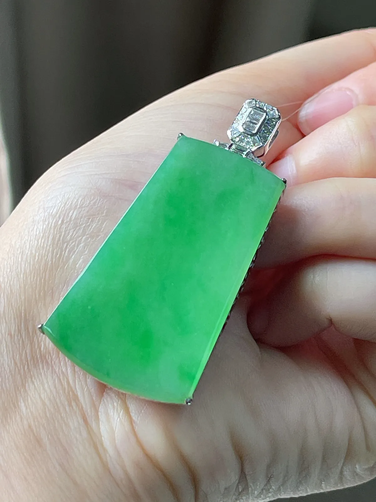 18k金翡翠冰糯种满绿无事牌吊坠