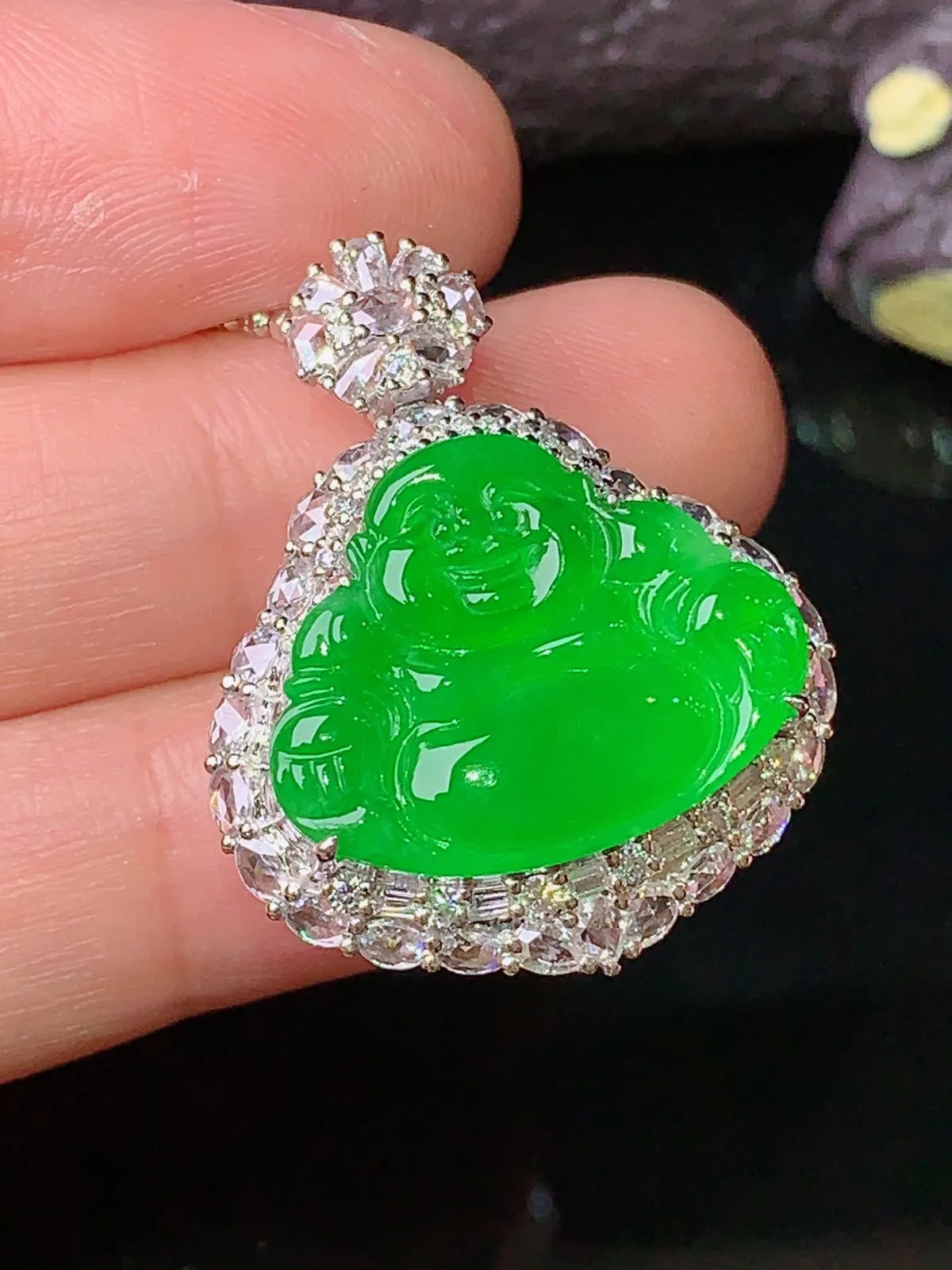 18k金钻镶嵌满绿佛公吊坠 玉质细腻 色泽艳丽 整体尺寸29*23.6*10.6